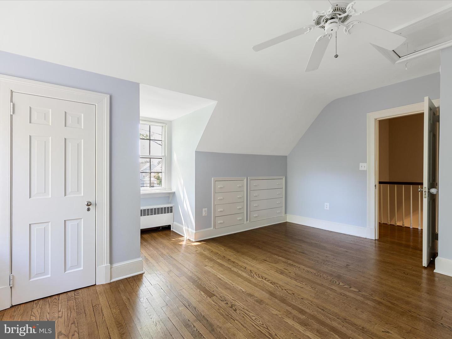 210 S 32ND ST, PURCELLVILLE, Virginia 20132, 4 Bedrooms Bedrooms, ,2 BathroomsBathrooms,Residential,For sale,210 S 32ND ST,VALO2094718 MLS # VALO2094718