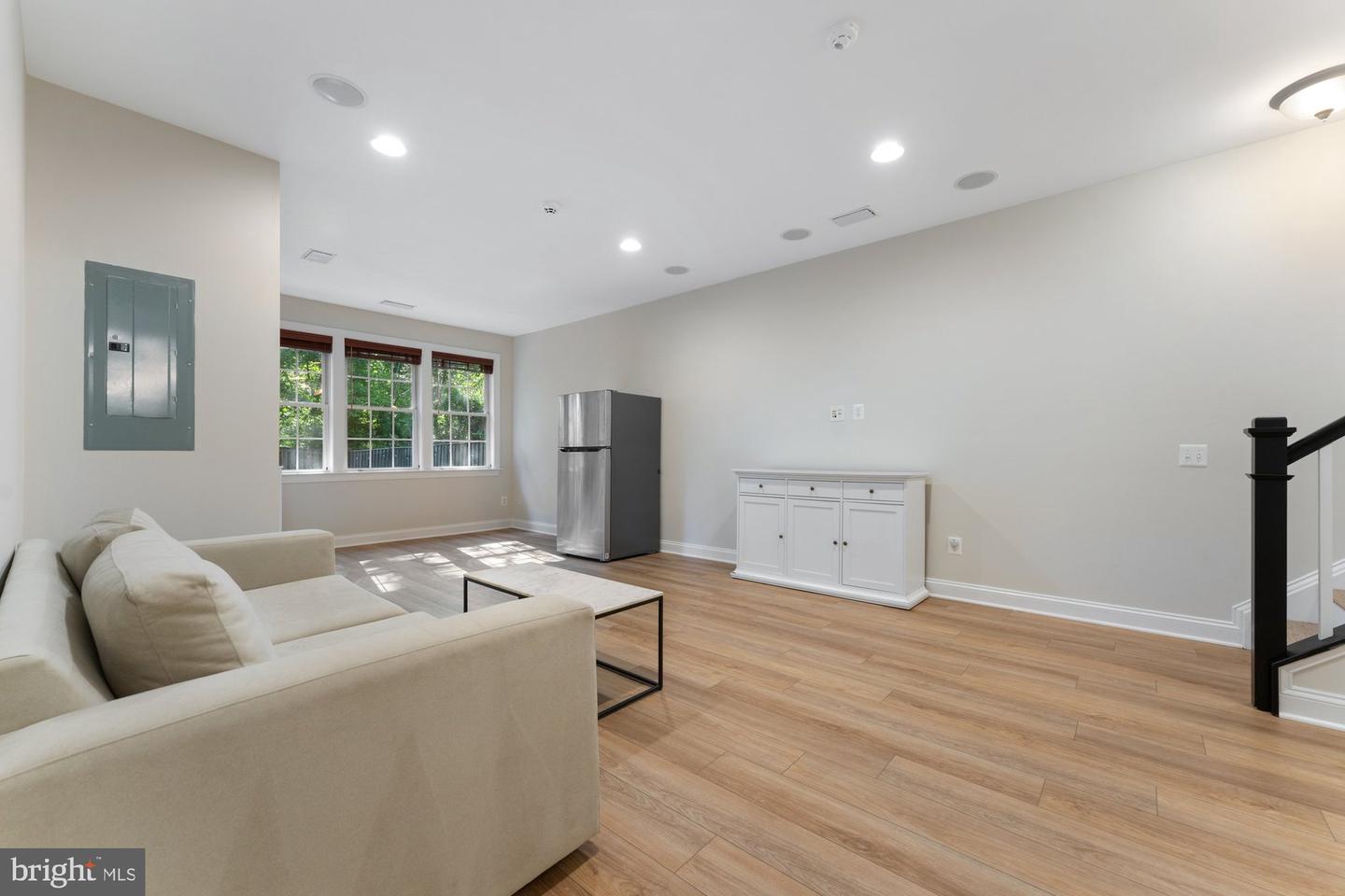 2791 MARYWOOD OAKS LN, VIENNA, Virginia 22181, 4 Bedrooms Bedrooms, ,3 BathroomsBathrooms,Residential,For sale,2791 MARYWOOD OAKS LN,VAFX2236580 MLS # VAFX2236580