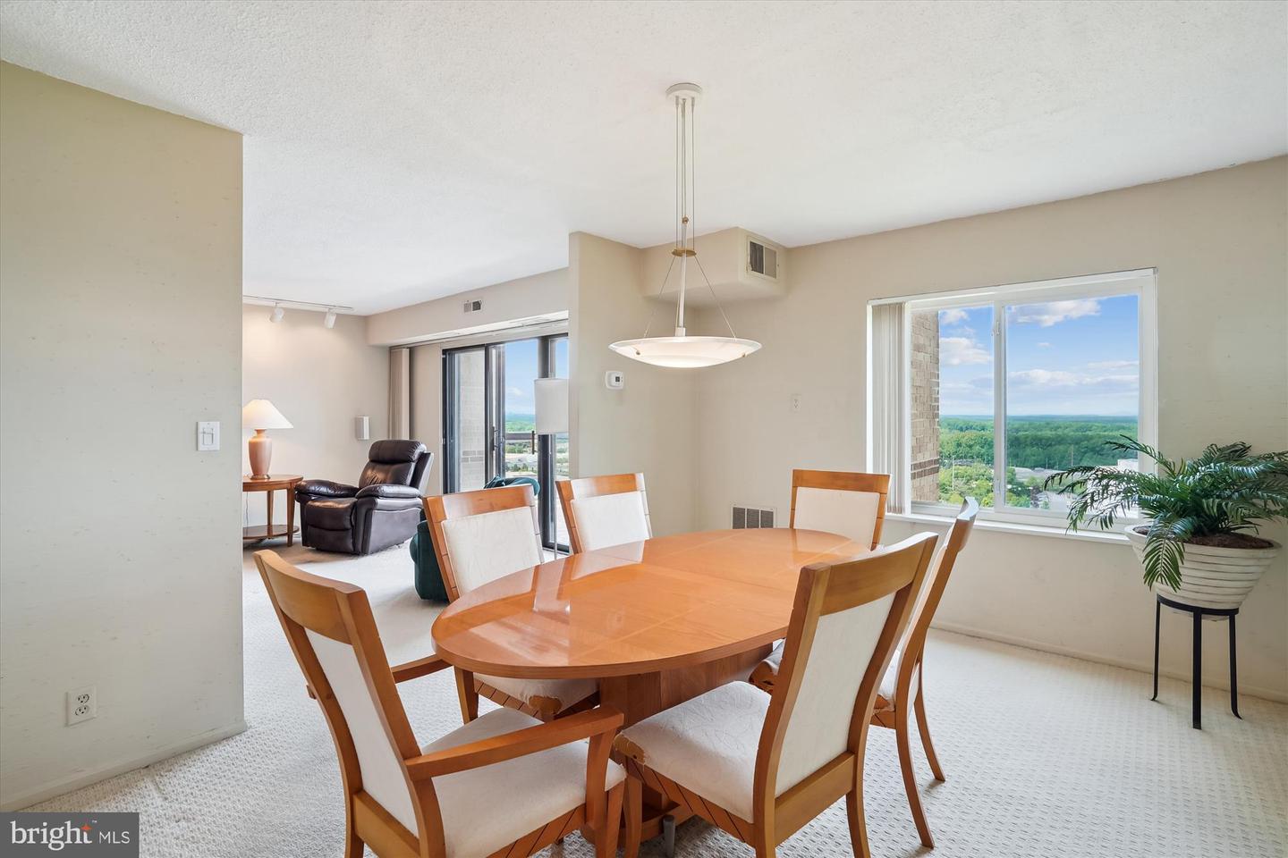 8380 GREENSBORO DR #1012, MCLEAN, Virginia 22102, 3 Bedrooms Bedrooms, ,2 BathroomsBathrooms,Residential,For sale,8380 GREENSBORO DR #1012,VAFX2236898 MLS # VAFX2236898