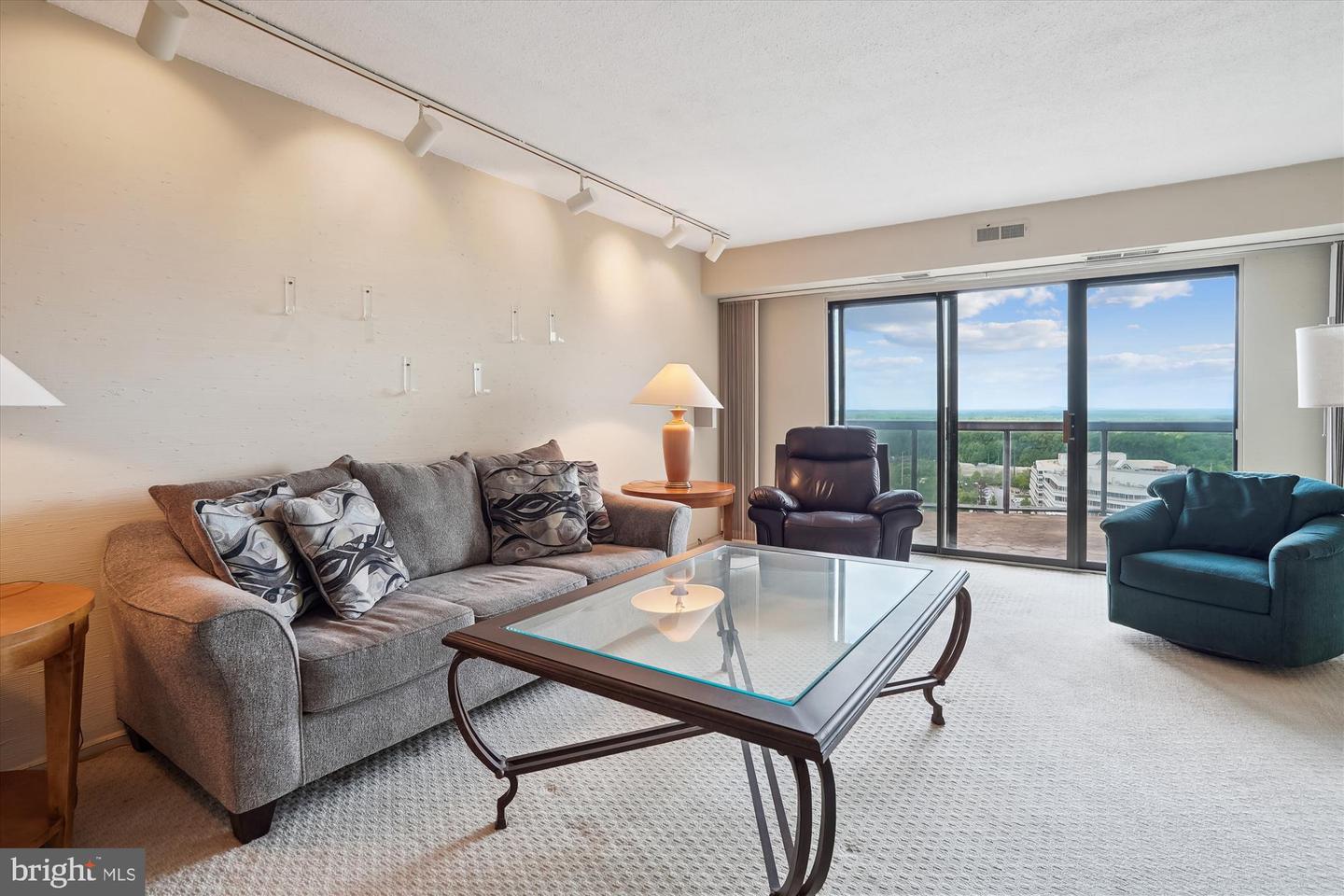 8380 GREENSBORO DR #1012, MCLEAN, Virginia 22102, 3 Bedrooms Bedrooms, ,2 BathroomsBathrooms,Residential,For sale,8380 GREENSBORO DR #1012,VAFX2236898 MLS # VAFX2236898