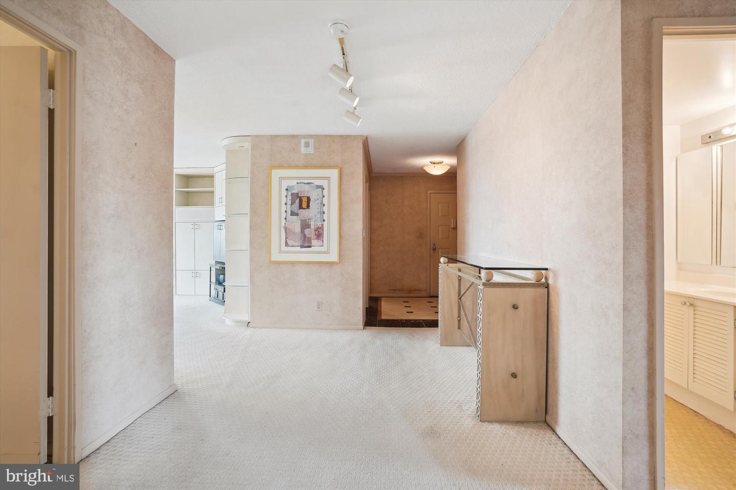 8380 GREENSBORO DR #1012, MCLEAN, Virginia 22102, 3 Bedrooms Bedrooms, ,2 BathroomsBathrooms,Residential,For sale,8380 GREENSBORO DR #1012,VAFX2236898 MLS # VAFX2236898