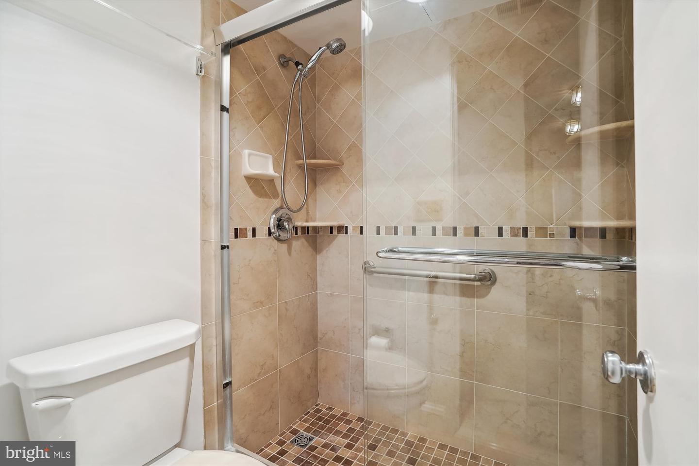 8380 GREENSBORO DR #1012, MCLEAN, Virginia 22102, 3 Bedrooms Bedrooms, ,2 BathroomsBathrooms,Residential,For sale,8380 GREENSBORO DR #1012,VAFX2236898 MLS # VAFX2236898