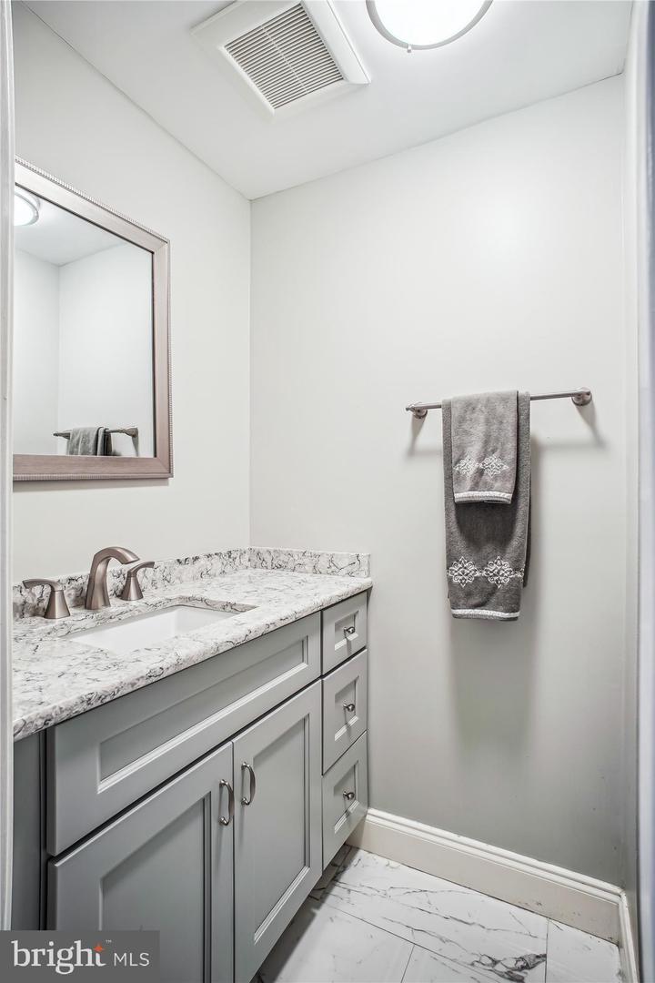 13492 FOXLEASE, OAK HILL, Virginia 20171, 2 Bedrooms Bedrooms, ,2 BathroomsBathrooms,Residential,For sale,13492 FOXLEASE,VAFX2236926 MLS # VAFX2236926
