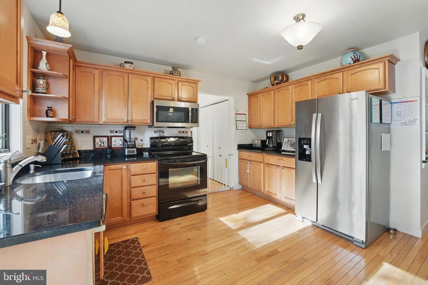 9601 TINSMITH LN, BURKE, Virginia 22015, 4 Bedrooms Bedrooms, ,3 BathroomsBathrooms,Residential,For sale,9601 TINSMITH LN,VAFX2236960 MLS # VAFX2236960