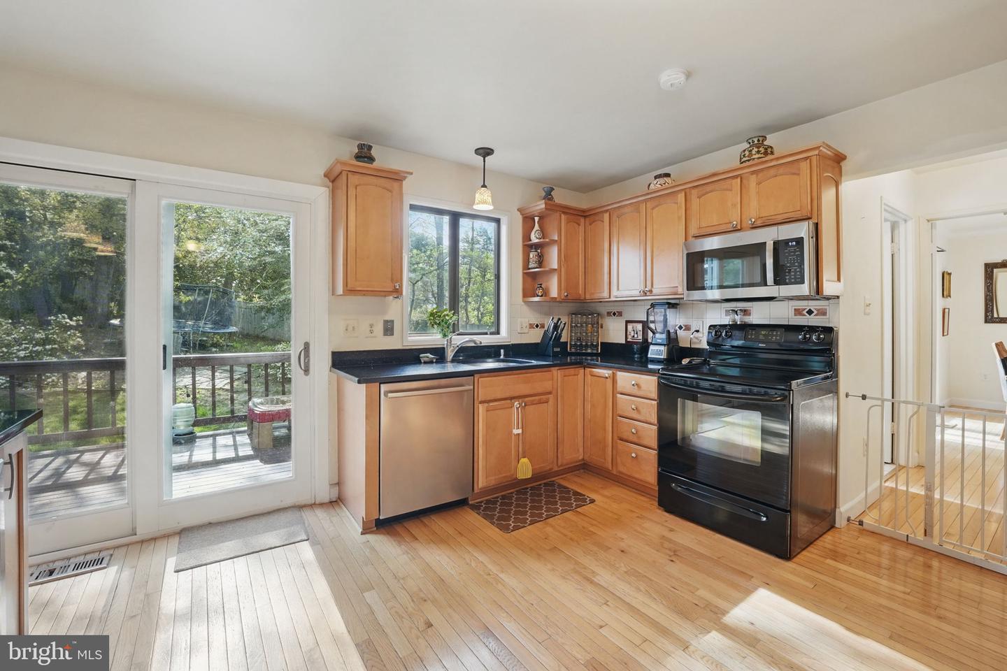 9601 TINSMITH LN, BURKE, Virginia 22015, 4 Bedrooms Bedrooms, ,3 BathroomsBathrooms,Residential,For sale,9601 TINSMITH LN,VAFX2236960 MLS # VAFX2236960