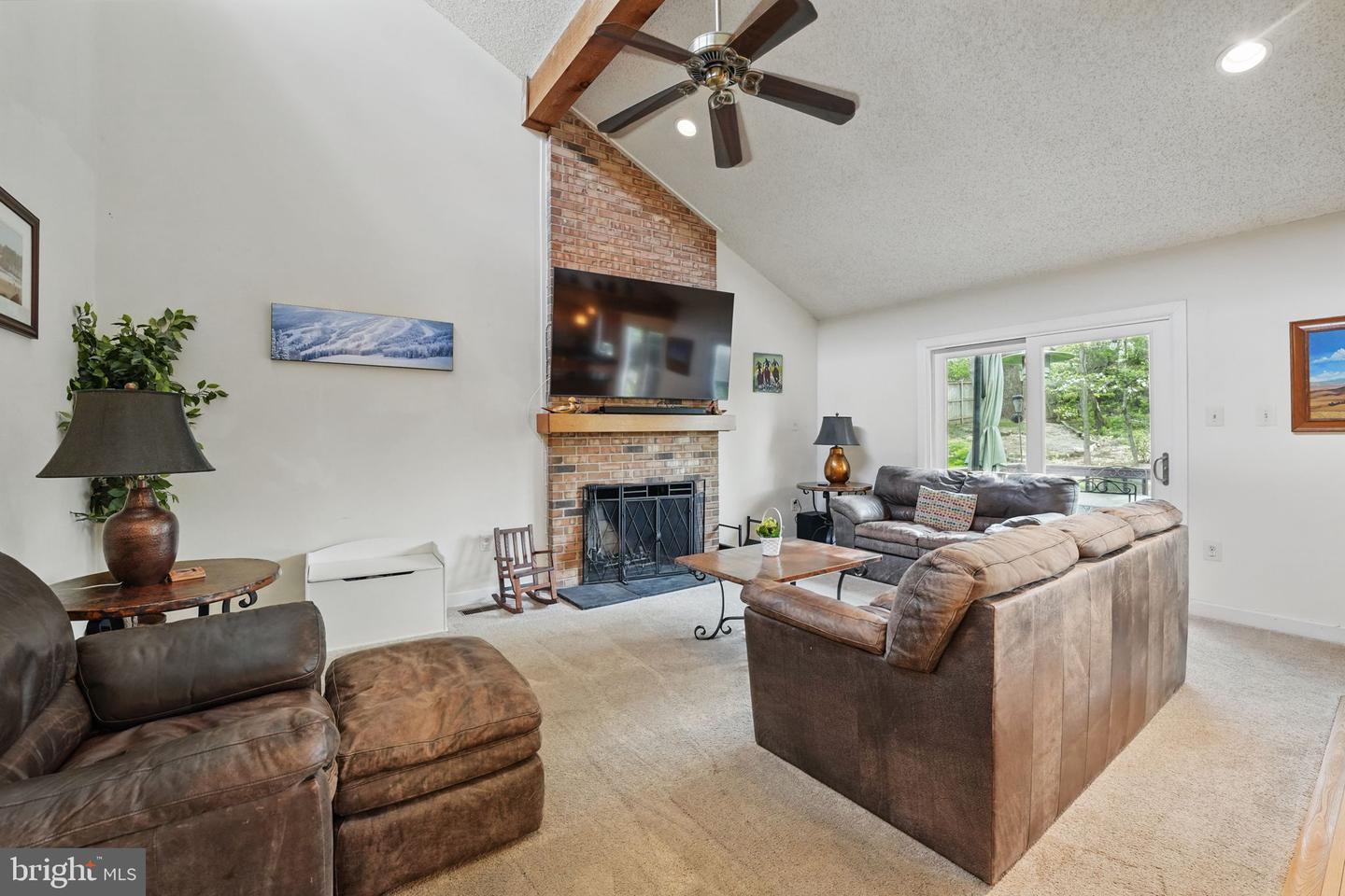 9601 TINSMITH LN, BURKE, Virginia 22015, 4 Bedrooms Bedrooms, ,3 BathroomsBathrooms,Residential,For sale,9601 TINSMITH LN,VAFX2236960 MLS # VAFX2236960