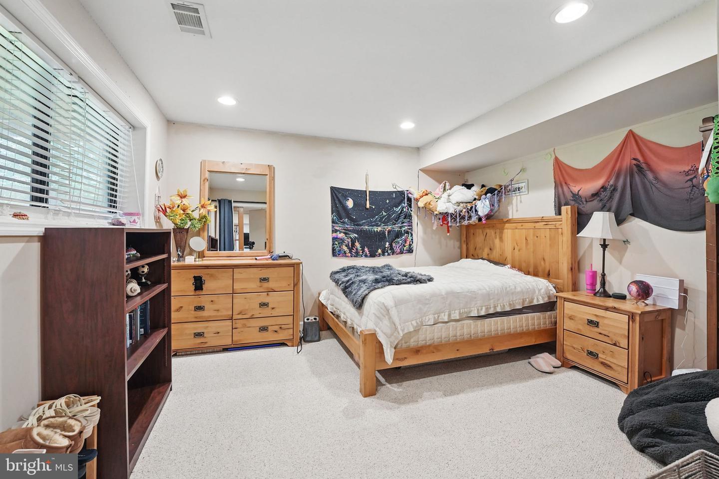 9601 TINSMITH LN, BURKE, Virginia 22015, 4 Bedrooms Bedrooms, ,3 BathroomsBathrooms,Residential,For sale,9601 TINSMITH LN,VAFX2236960 MLS # VAFX2236960