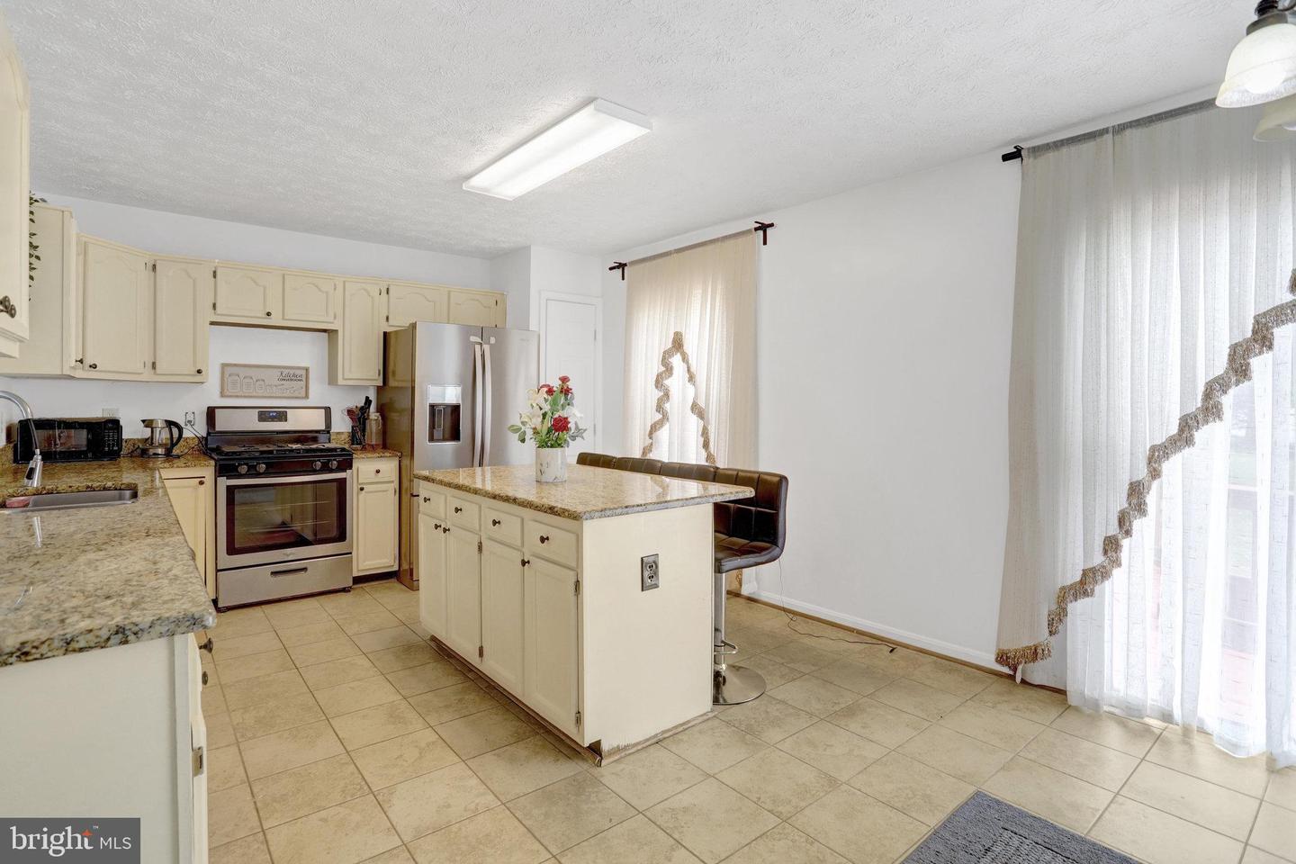 4112 LA MAURICIE LOOP, DUMFRIES, Virginia 22025, 4 Bedrooms Bedrooms, 8 Rooms Rooms,3 BathroomsBathrooms,Residential,For sale,4112 LA MAURICIE LOOP,VAPW2093278 MLS # VAPW2093278