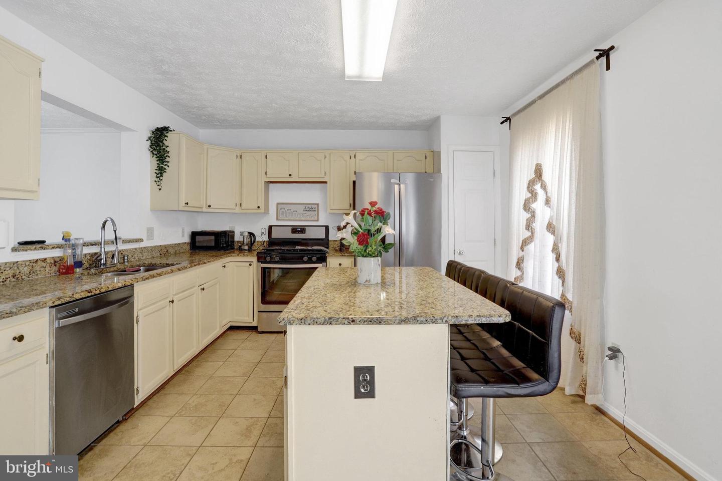 4112 LA MAURICIE LOOP, DUMFRIES, Virginia 22025, 4 Bedrooms Bedrooms, 8 Rooms Rooms,3 BathroomsBathrooms,Residential,For sale,4112 LA MAURICIE LOOP,VAPW2093278 MLS # VAPW2093278