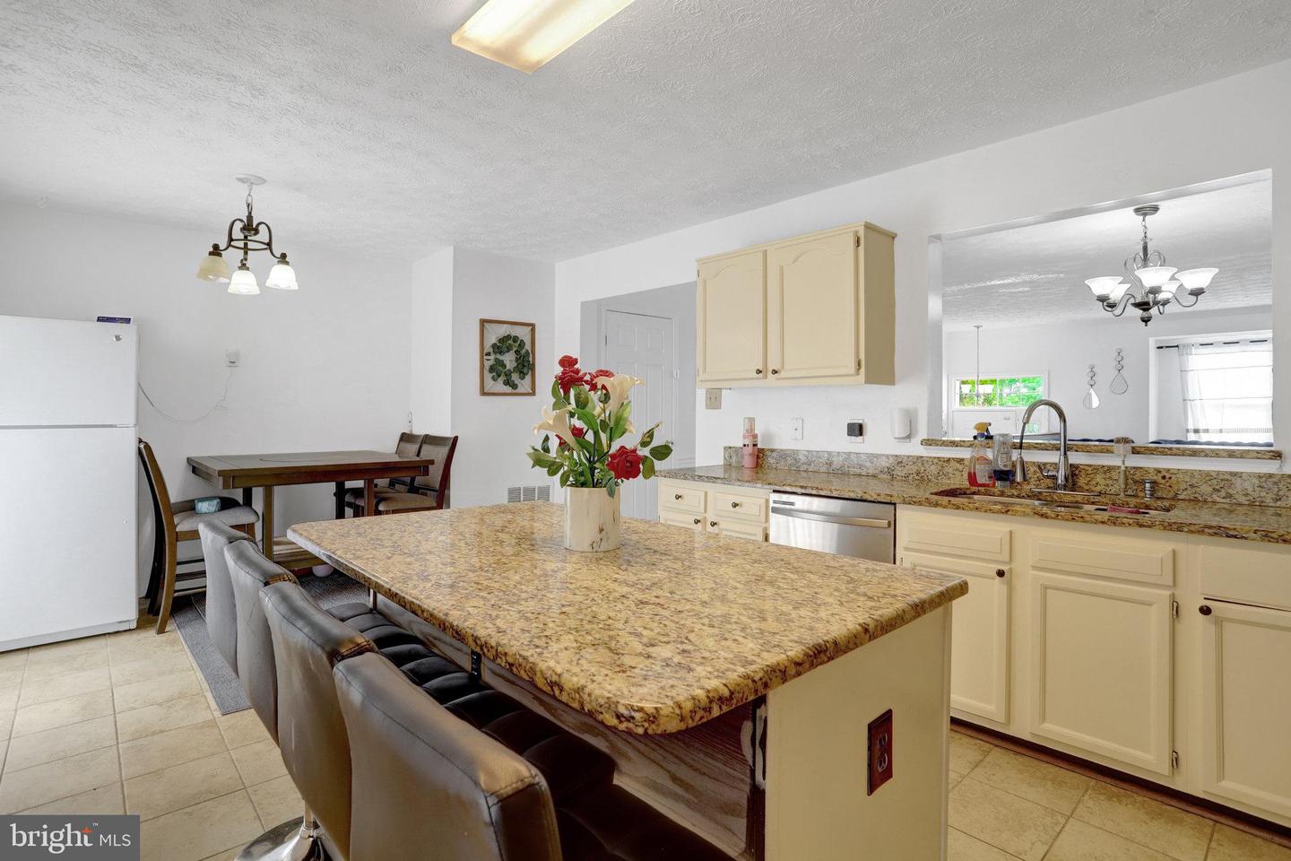 4112 LA MAURICIE LOOP, DUMFRIES, Virginia 22025, 4 Bedrooms Bedrooms, 8 Rooms Rooms,3 BathroomsBathrooms,Residential,For sale,4112 LA MAURICIE LOOP,VAPW2093278 MLS # VAPW2093278
