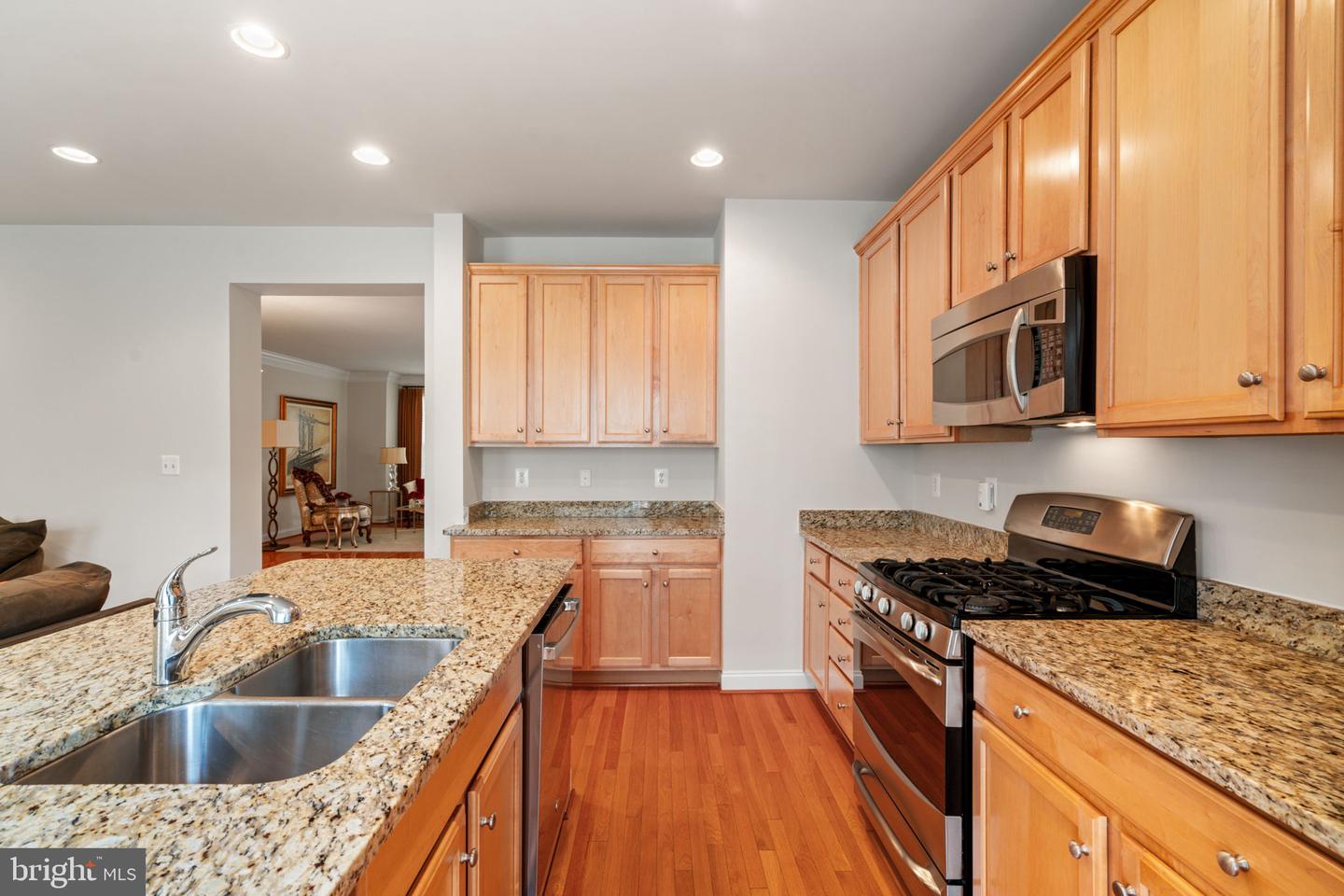 8015 RESERVE WAY, VIENNA, Virginia 22182, 3 Bedrooms Bedrooms, ,2 BathroomsBathrooms,Residential,For sale,8015 RESERVE WAY,VAFX2236704 MLS # VAFX2236704