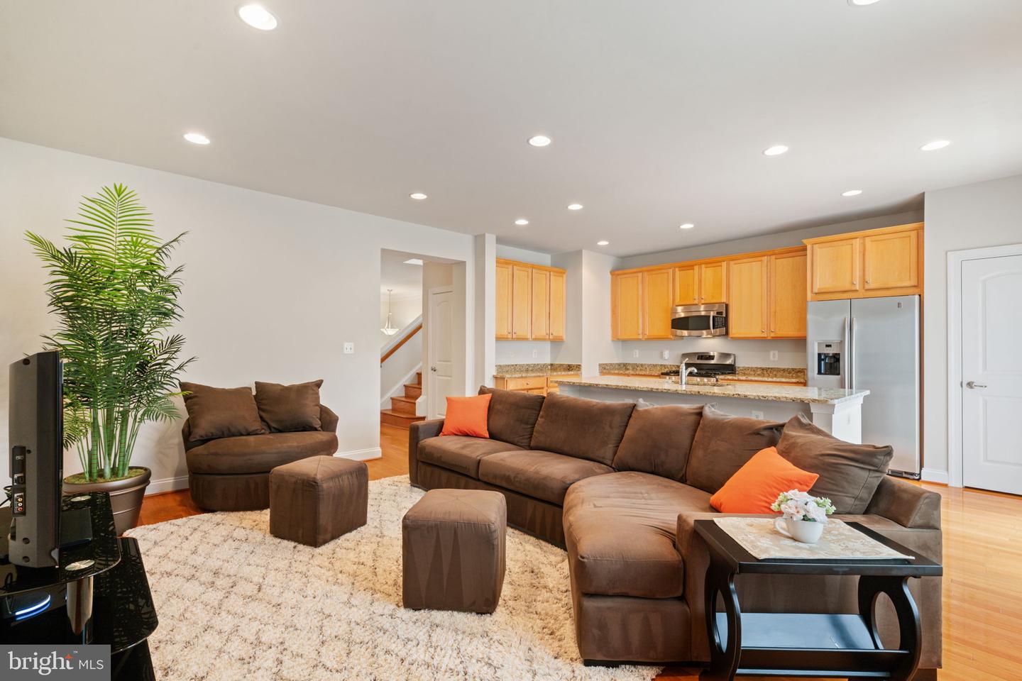 8015 RESERVE WAY, VIENNA, Virginia 22182, 3 Bedrooms Bedrooms, ,2 BathroomsBathrooms,Residential,For sale,8015 RESERVE WAY,VAFX2236704 MLS # VAFX2236704