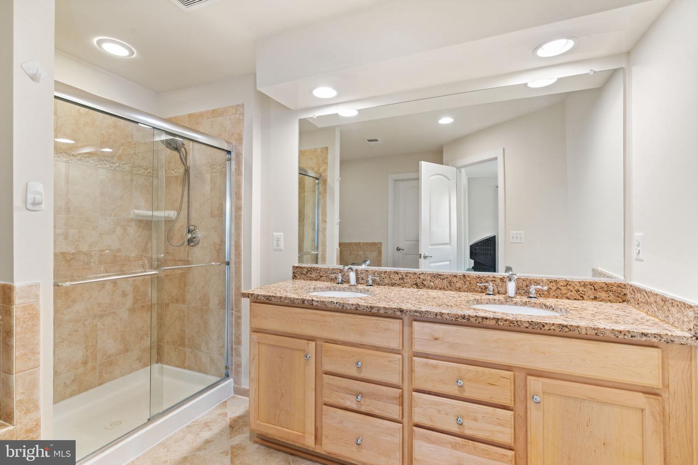 8015 RESERVE WAY, VIENNA, Virginia 22182, 3 Bedrooms Bedrooms, ,2 BathroomsBathrooms,Residential,For sale,8015 RESERVE WAY,VAFX2236704 MLS # VAFX2236704