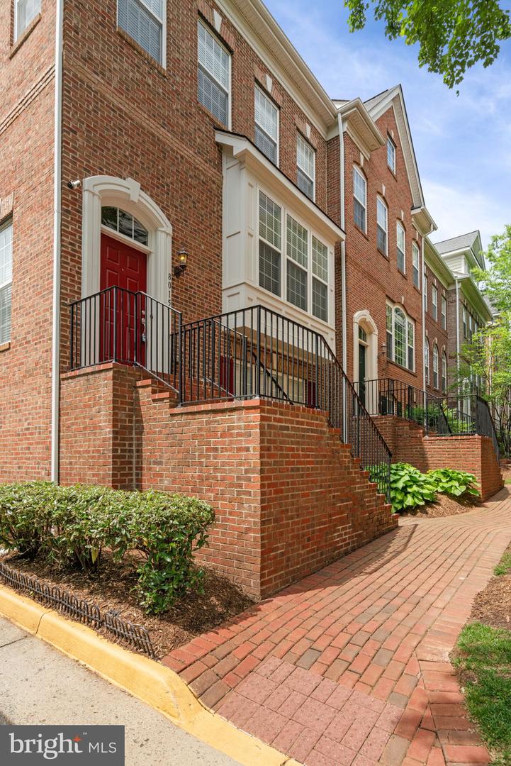 8015 RESERVE WAY, VIENNA, Virginia 22182, 3 Bedrooms Bedrooms, ,2 BathroomsBathrooms,Residential,For sale,8015 RESERVE WAY,VAFX2236704 MLS # VAFX2236704