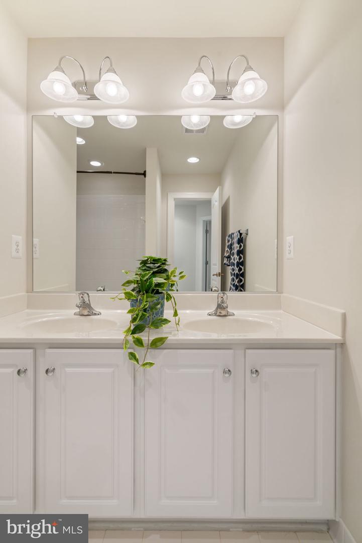 8015 RESERVE WAY, VIENNA, Virginia 22182, 3 Bedrooms Bedrooms, ,2 BathroomsBathrooms,Residential,For sale,8015 RESERVE WAY,VAFX2236704 MLS # VAFX2236704