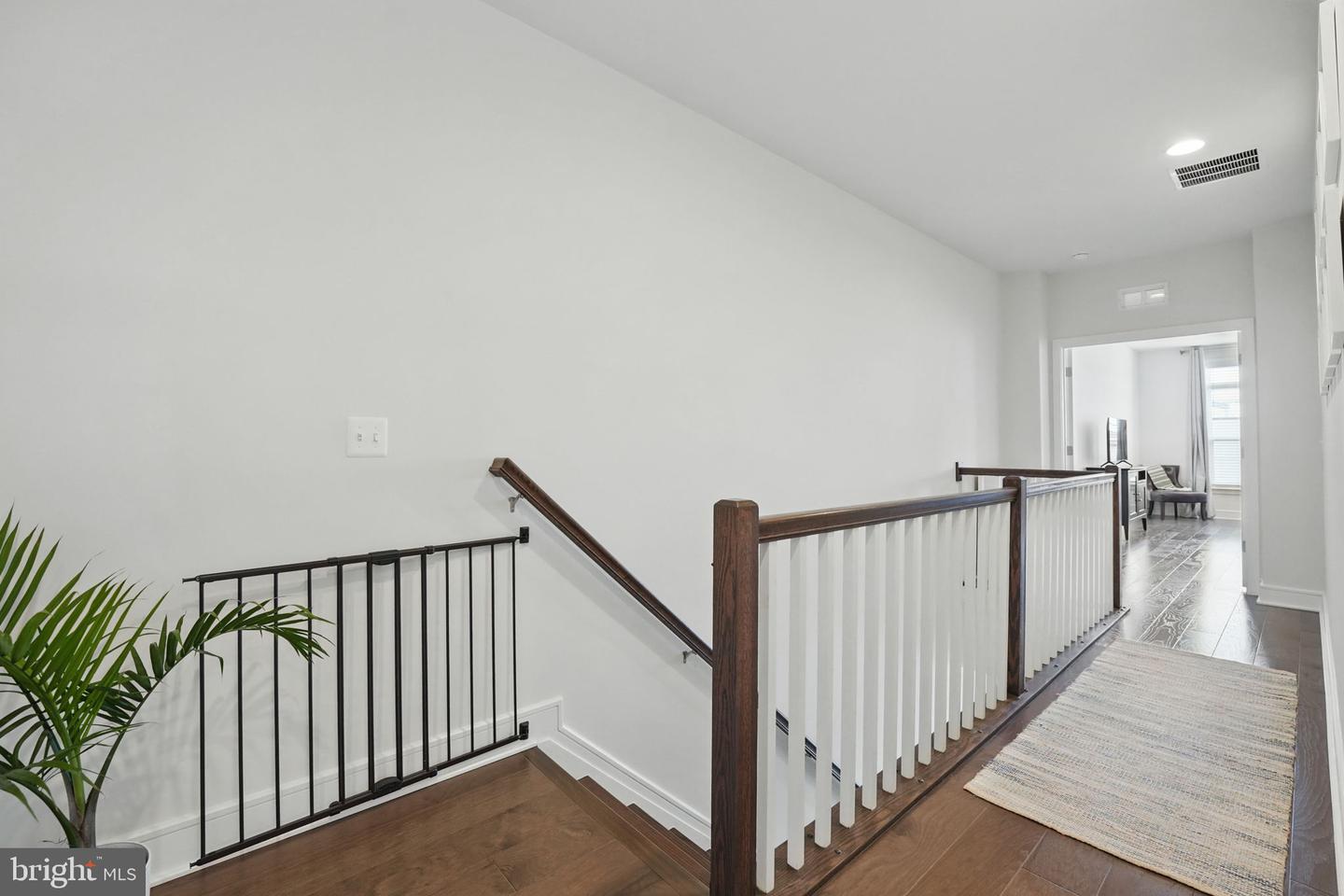 23032 LAVALLETTE SQ, BRAMBLETON, Virginia 20148, 3 Bedrooms Bedrooms, 15 Rooms Rooms,2 BathroomsBathrooms,Residential,For sale,23032 LAVALLETTE SQ,VALO2094942 MLS # VALO2094942