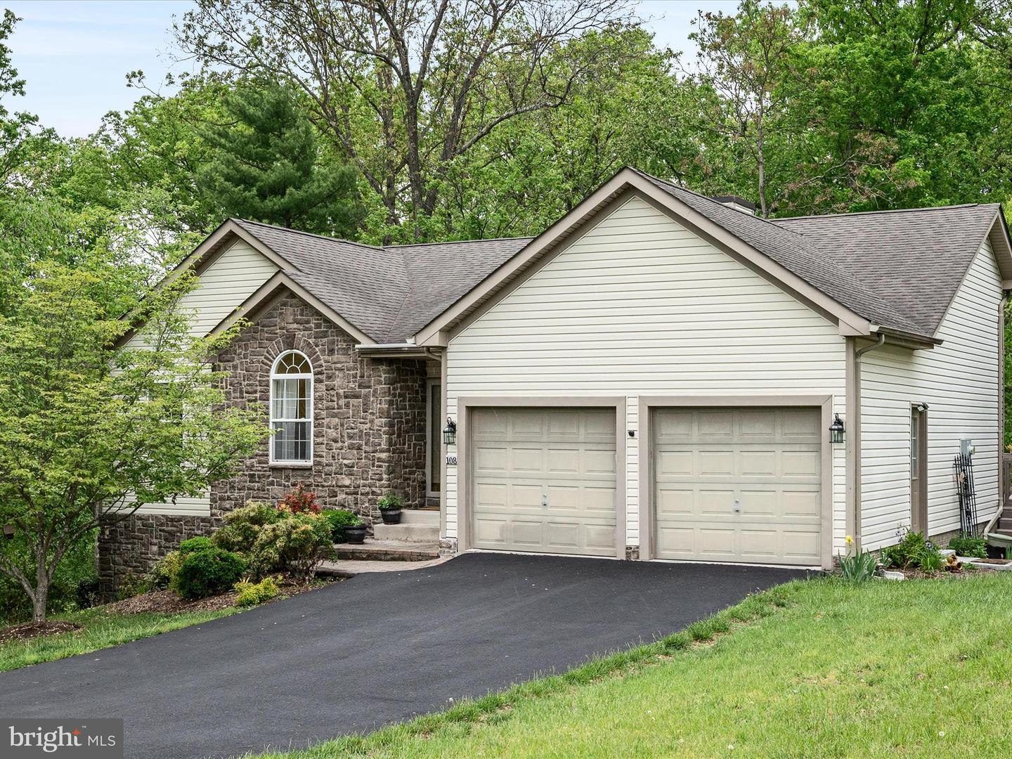108 EAGLE DR, CROSS JUNCTION, Virginia 22625, 4 Bedrooms Bedrooms, ,3 BathroomsBathrooms,Residential,For sale,108 EAGLE DR,VAFV2033748 MLS # VAFV2033748