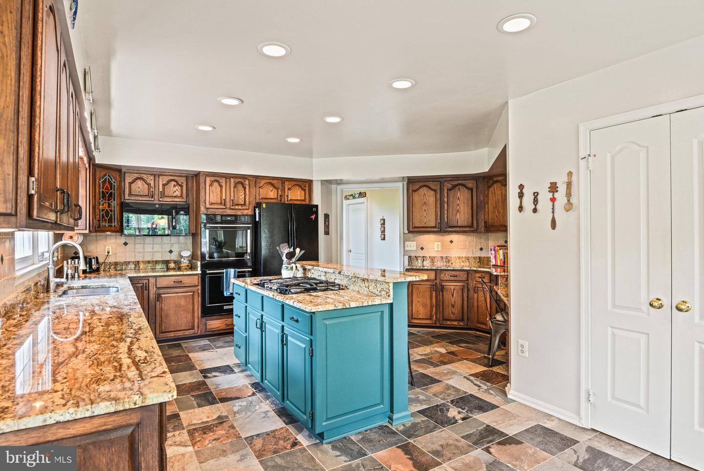 431 WEST CT NW, VIENNA, Virginia 22180, 4 Bedrooms Bedrooms, ,4 BathroomsBathrooms,Residential,For sale,431 WEST CT NW,VAFX2237078 MLS # VAFX2237078