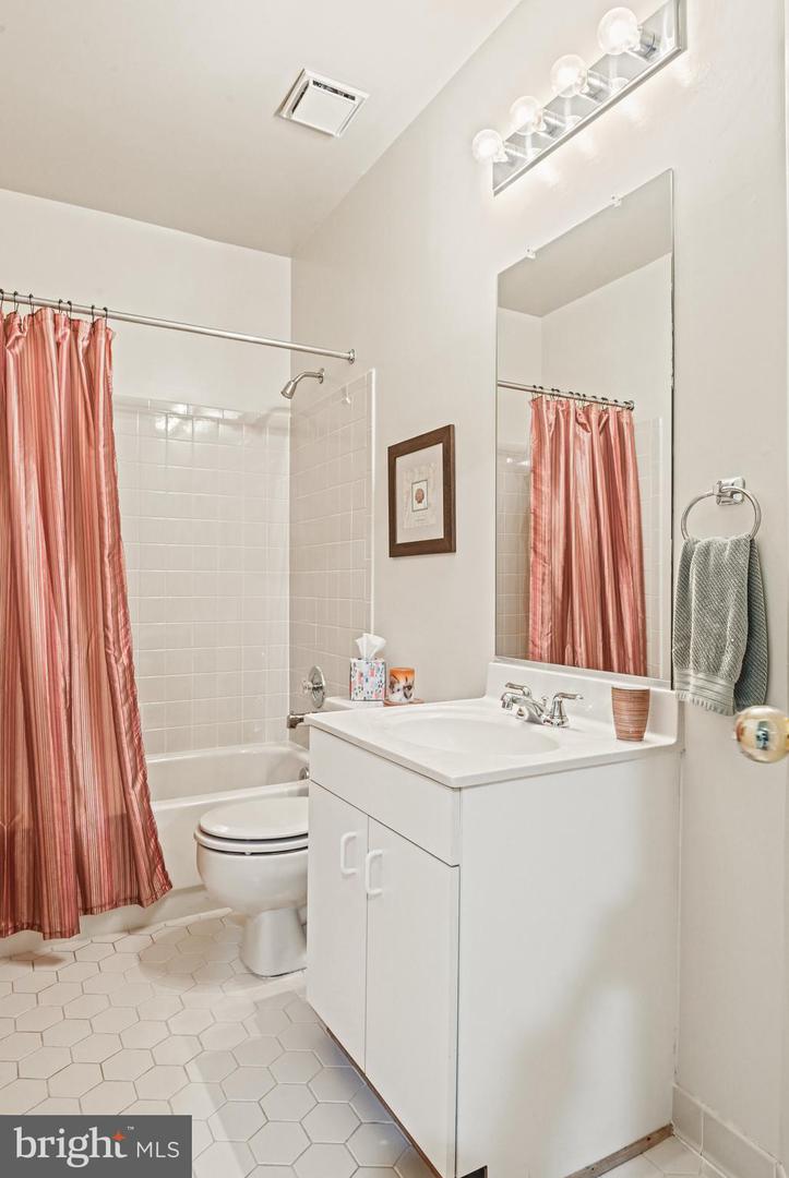 431 WEST CT NW, VIENNA, Virginia 22180, 4 Bedrooms Bedrooms, ,4 BathroomsBathrooms,Residential,For sale,431 WEST CT NW,VAFX2237078 MLS # VAFX2237078