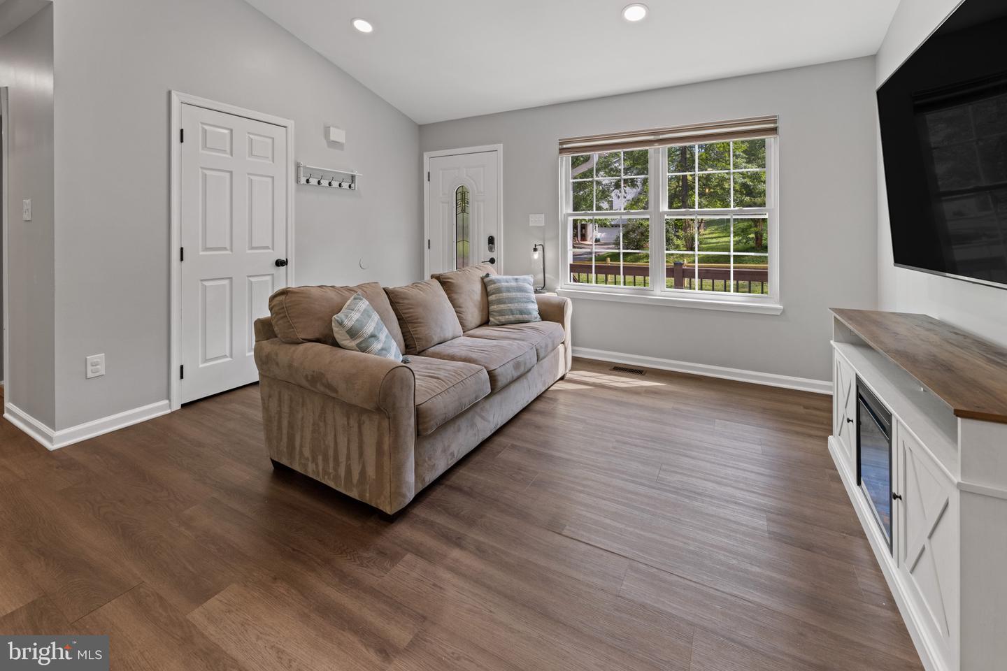 8973 ROUND TOP RD, MANASSAS, Virginia 20112, 3 Bedrooms Bedrooms, ,3 BathroomsBathrooms,Residential,For sale,8973 ROUND TOP RD,VAPW2093402 MLS # VAPW2093402