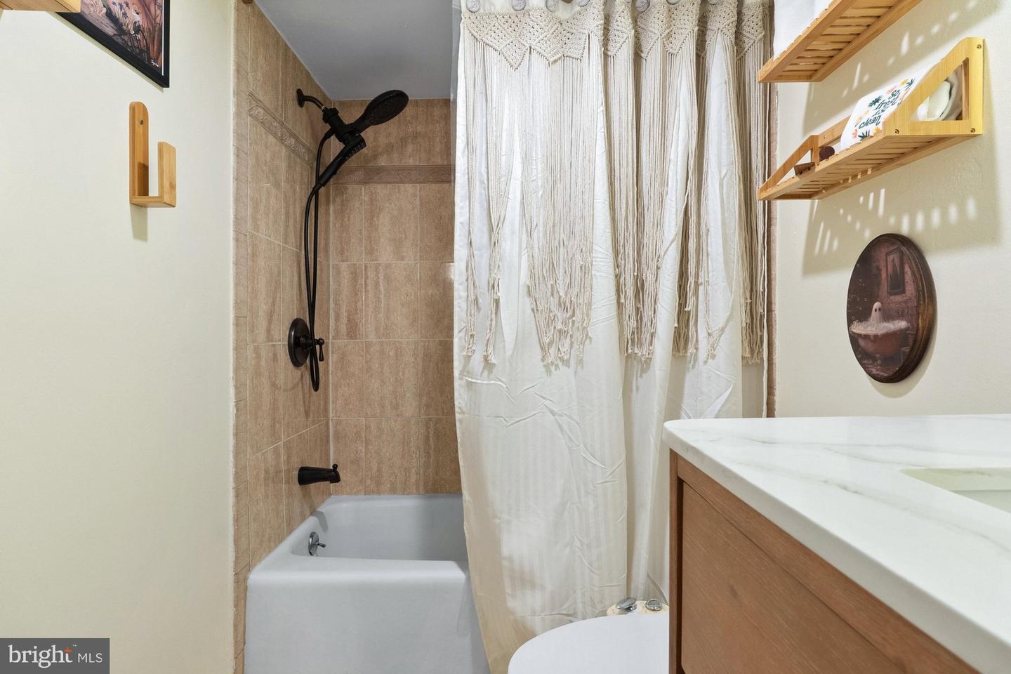 7651 TREMAYNE PL #207, MCLEAN, Virginia 22102, 2 Bedrooms Bedrooms, ,1 BathroomBathrooms,Residential,For sale,7651 TREMAYNE PL #207,VAFX2237052 MLS # VAFX2237052