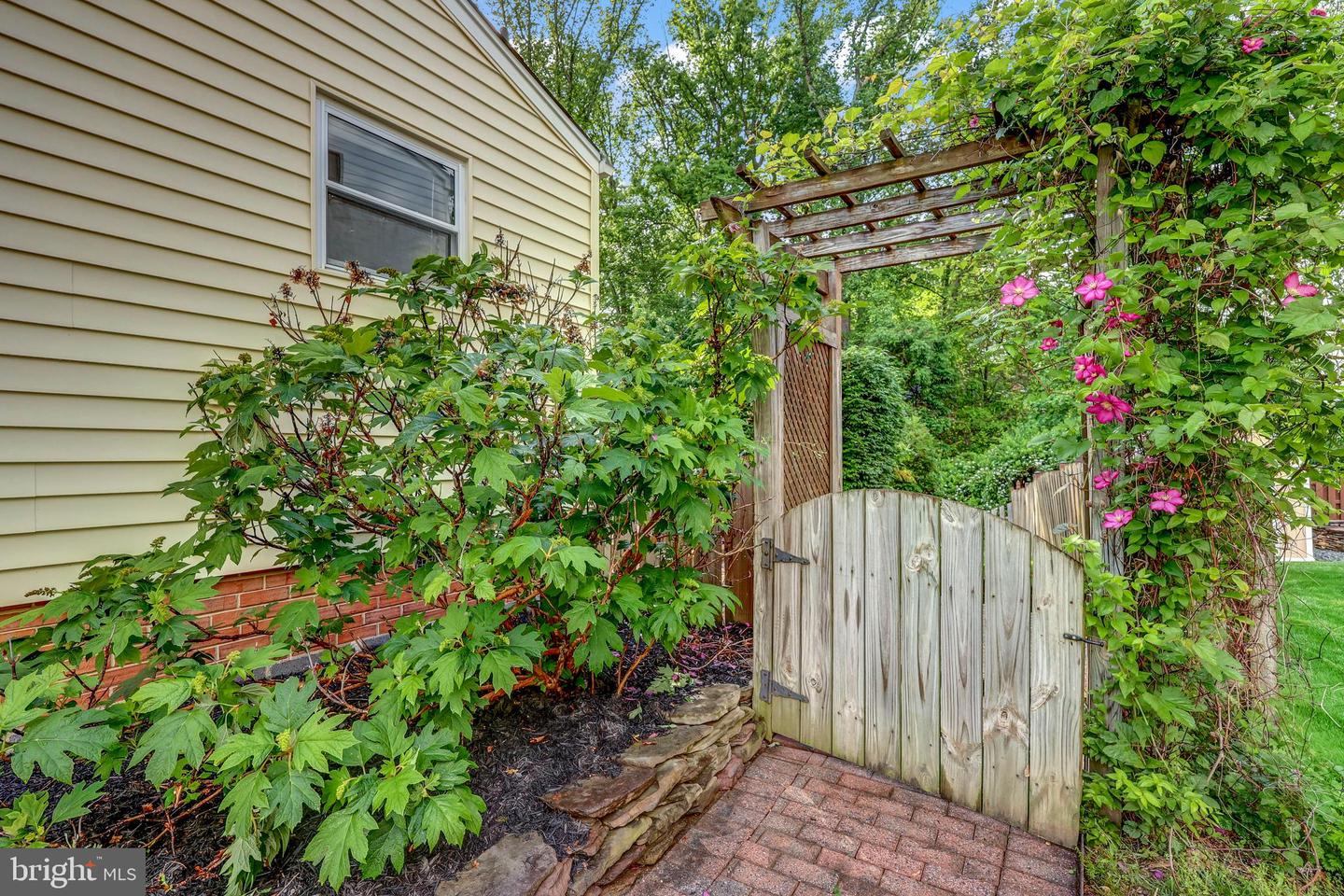 6010 MERRYVALE CT, SPRINGFIELD, Virginia 22152, 4 Bedrooms Bedrooms, ,2 BathroomsBathrooms,Residential,For sale,6010 MERRYVALE CT,VAFX2237508 MLS # VAFX2237508