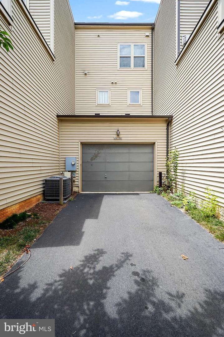 22788 SAGAMORE SQ, BRAMBLETON, Virginia 20148, 3 Bedrooms Bedrooms, ,2 BathroomsBathrooms,Residential,For sale,22788 SAGAMORE SQ,VALO2095180 MLS # VALO2095180
