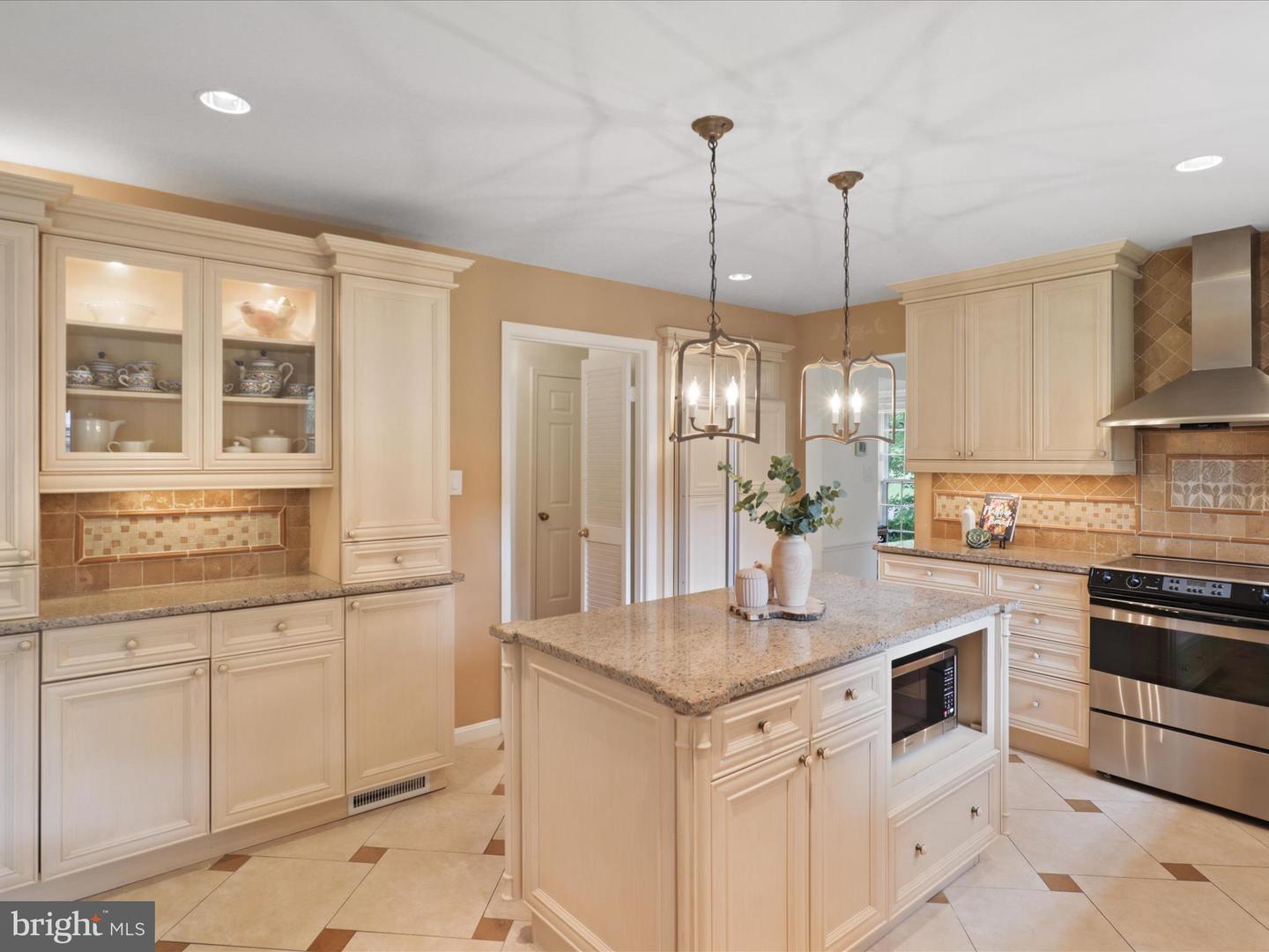 1612 AUTUMNWOOD DR, RESTON, Virginia 20194, 3 Bedrooms Bedrooms, ,2 BathroomsBathrooms,Residential,For sale,1612 AUTUMNWOOD DR,VAFX2237752 MLS # VAFX2237752