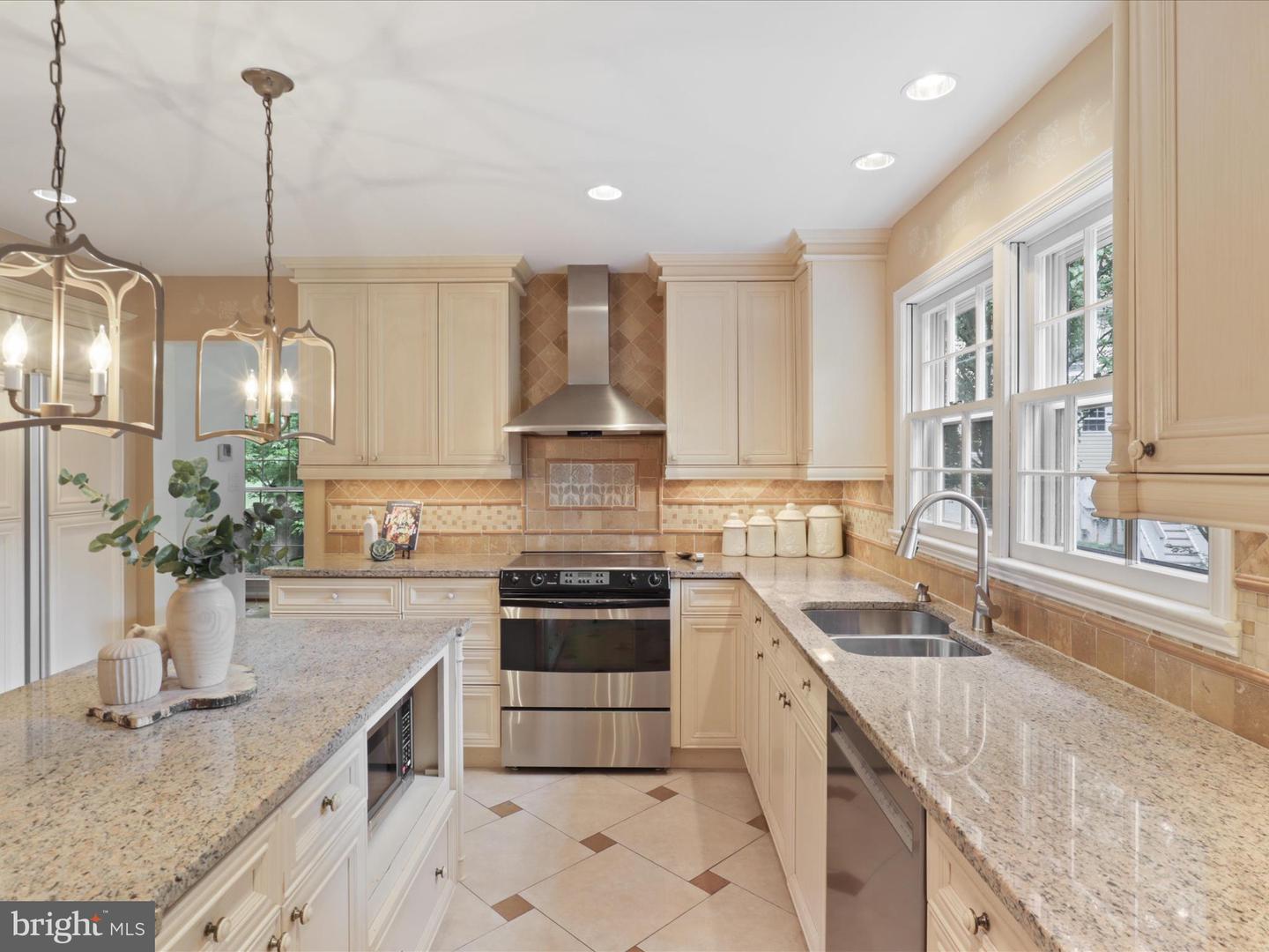 1612 AUTUMNWOOD DR, RESTON, Virginia 20194, 3 Bedrooms Bedrooms, ,2 BathroomsBathrooms,Residential,For sale,1612 AUTUMNWOOD DR,VAFX2237752 MLS # VAFX2237752
