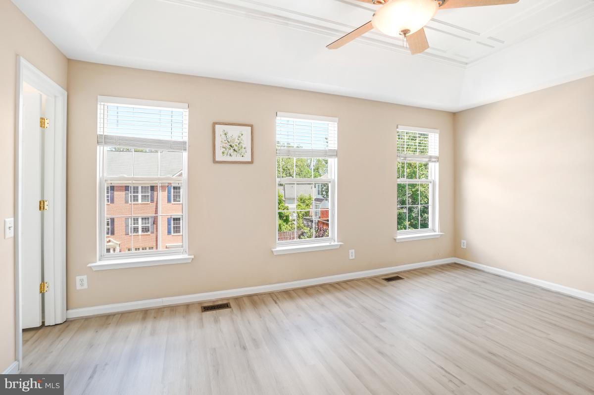 47557 TENFOOT ISLAND TER, STERLING, Virginia 20165, 3 Bedrooms Bedrooms, ,3 BathroomsBathrooms,Residential,For sale,47557 TENFOOT ISLAND TER,VALO2095252 MLS # VALO2095252