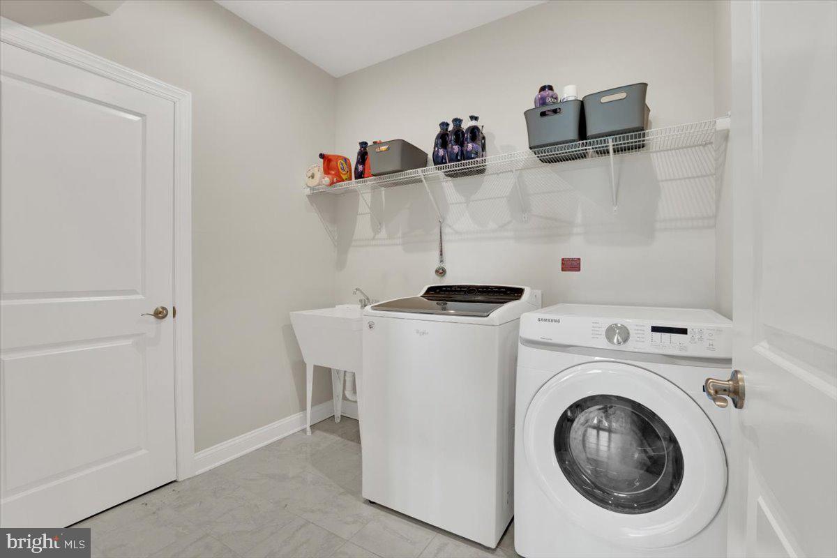 40918 WHITE CLOVER LN, ALDIE, Virginia 20105, 5 Bedrooms Bedrooms, ,4 BathroomsBathrooms,Residential,For sale,40918 WHITE CLOVER LN,VALO2095288 MLS # VALO2095288
