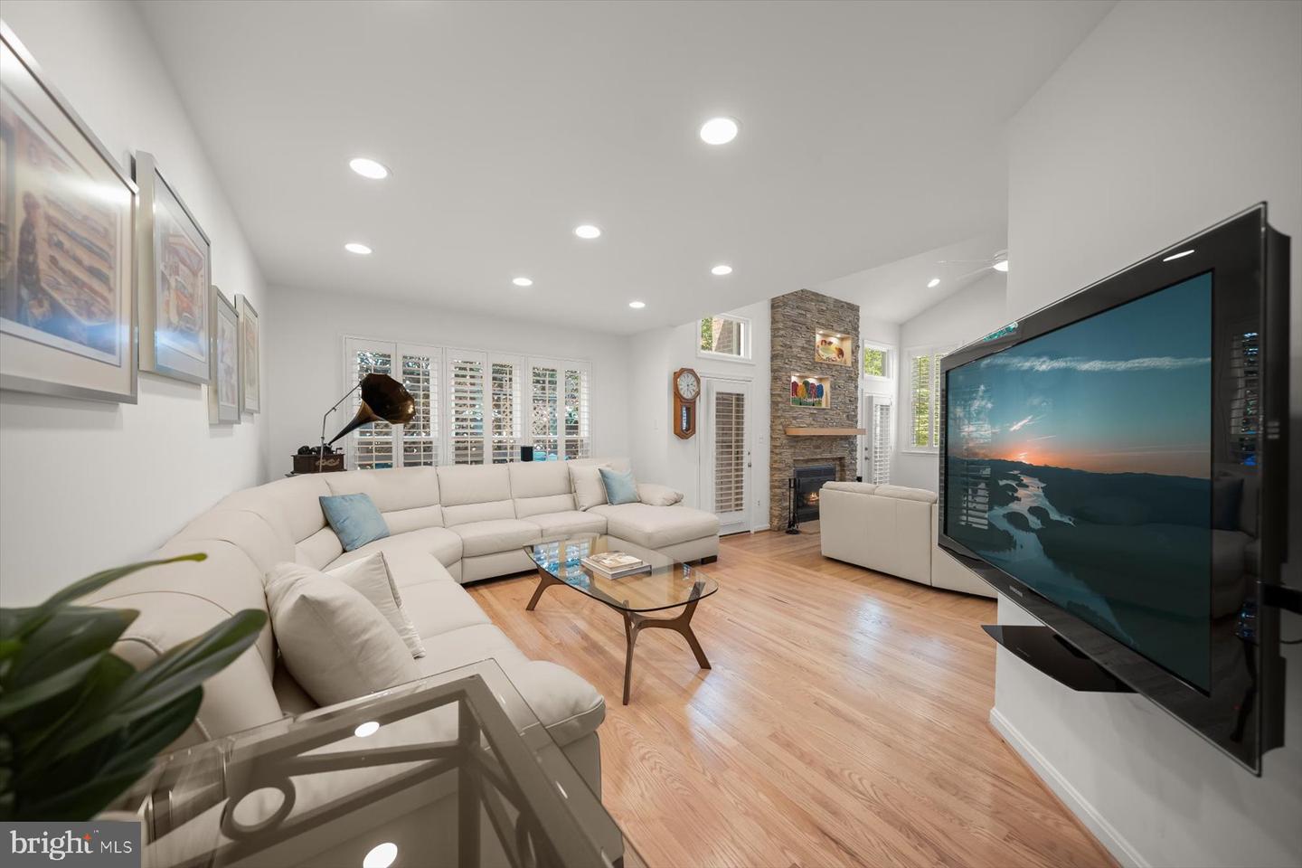3422 SILVER MAPLE PL, FALLS CHURCH, Virginia 22042, 6 Bedrooms Bedrooms, ,5 BathroomsBathrooms,Residential,For sale,3422 SILVER MAPLE PL,VAFX2237834 MLS # VAFX2237834