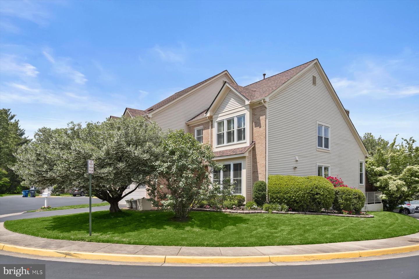 3422 SILVER MAPLE PL, FALLS CHURCH, Virginia 22042, 6 Bedrooms Bedrooms, ,5 BathroomsBathrooms,Residential,For sale,3422 SILVER MAPLE PL,VAFX2237834 MLS # VAFX2237834