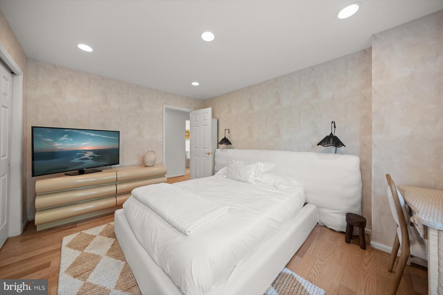 3422 SILVER MAPLE PL, FALLS CHURCH, Virginia 22042, 6 Bedrooms Bedrooms, ,5 BathroomsBathrooms,Residential,For sale,3422 SILVER MAPLE PL,VAFX2237834 MLS # VAFX2237834