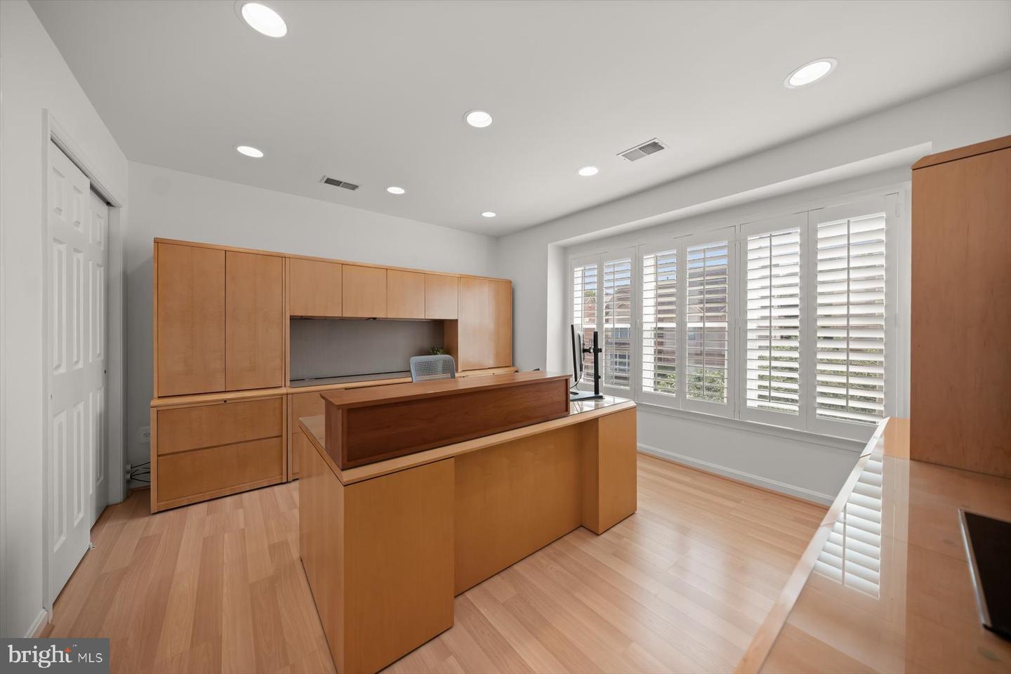 3422 SILVER MAPLE PL, FALLS CHURCH, Virginia 22042, 6 Bedrooms Bedrooms, ,5 BathroomsBathrooms,Residential,For sale,3422 SILVER MAPLE PL,VAFX2237834 MLS # VAFX2237834