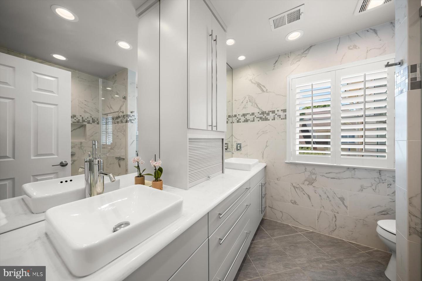 3422 SILVER MAPLE PL, FALLS CHURCH, Virginia 22042, 6 Bedrooms Bedrooms, ,5 BathroomsBathrooms,Residential,For sale,3422 SILVER MAPLE PL,VAFX2237834 MLS # VAFX2237834