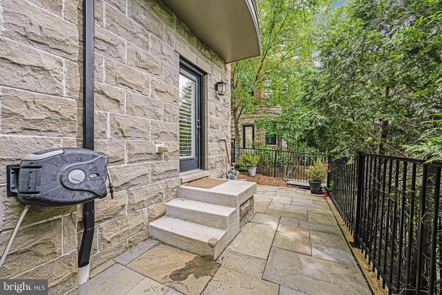 2205 19TH CT N, ARLINGTON, Virginia 22201, 4 Bedrooms Bedrooms, ,3 BathroomsBathrooms,Residential,For sale,2205 19TH CT N,VAAR2056830 MLS # VAAR2056830