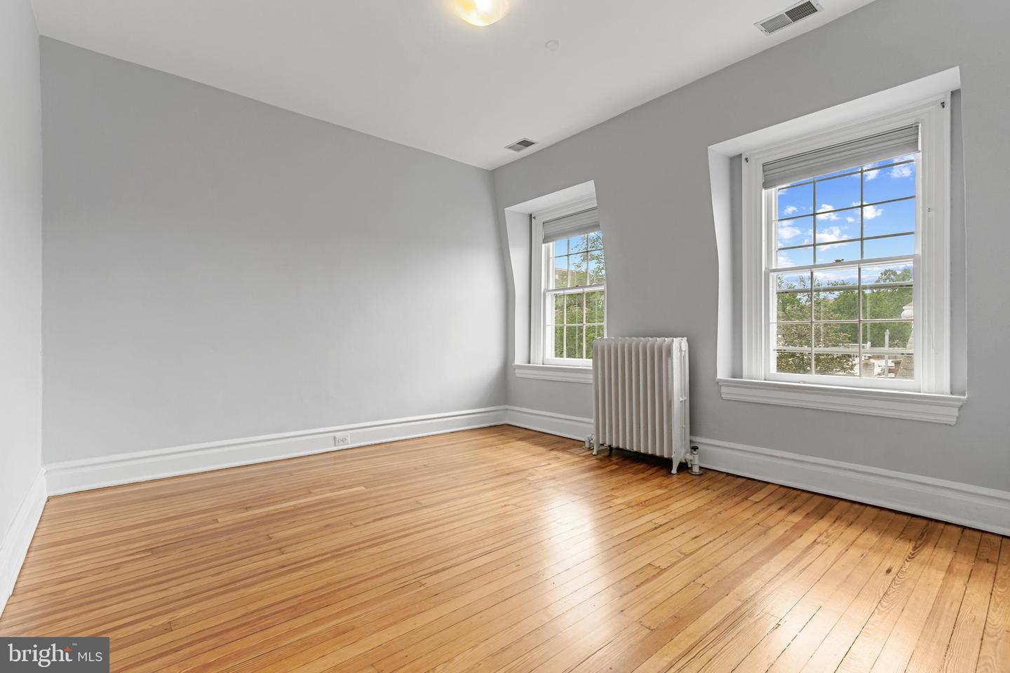 2332 19TH ST NW, WASHINGTON, District Of Columbia 20009, 4 Bedrooms Bedrooms, ,3 BathroomsBathrooms,Residential,For sale,2332 19TH ST NW,DCDC2198340 MLS # DCDC2198340