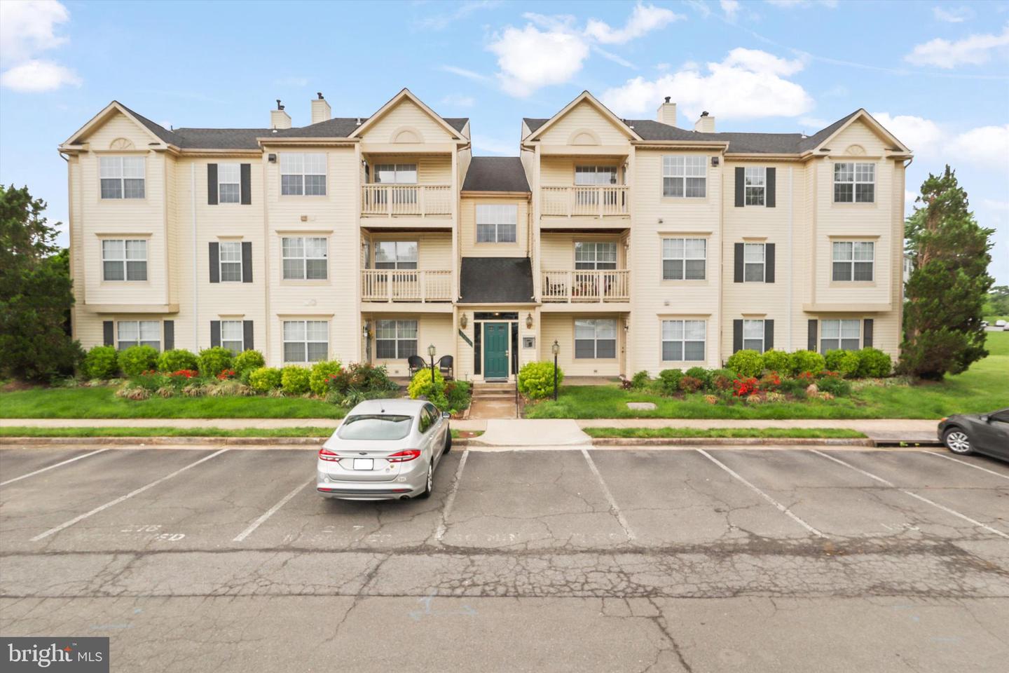 11014 KOMAN CIR #304, MANASSAS, Virginia 20109, 2 Bedrooms Bedrooms, ,2 BathroomsBathrooms,Residential,For sale,11014 KOMAN CIR #304,VAPW2093492 MLS # VAPW2093492