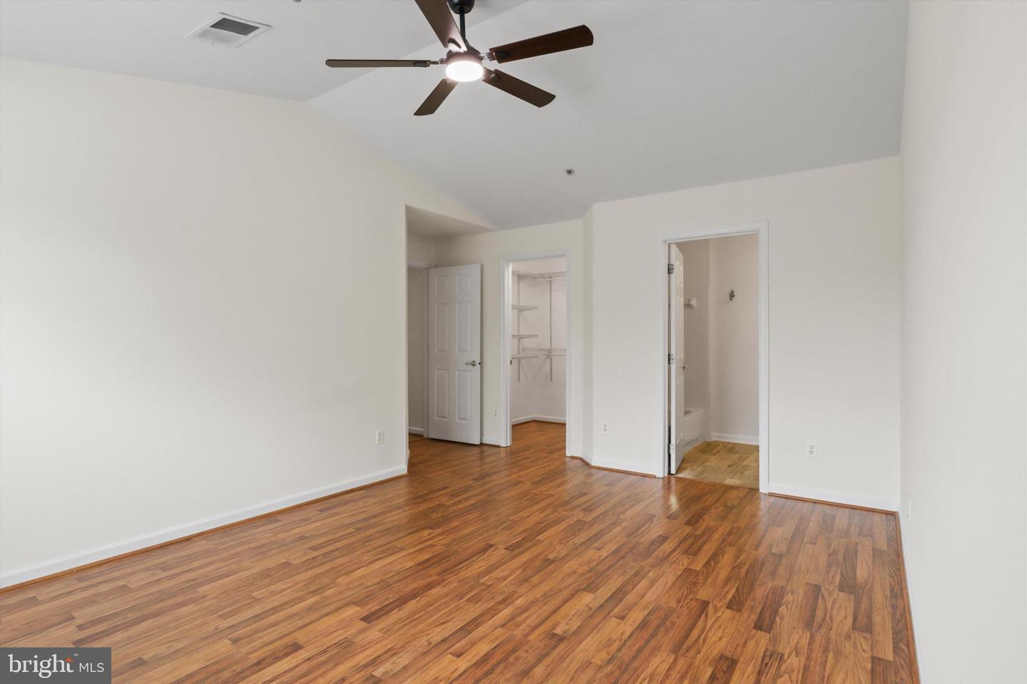 11014 KOMAN CIR #304, MANASSAS, Virginia 20109, 2 Bedrooms Bedrooms, ,2 BathroomsBathrooms,Residential,For sale,11014 KOMAN CIR #304,VAPW2093492 MLS # VAPW2093492