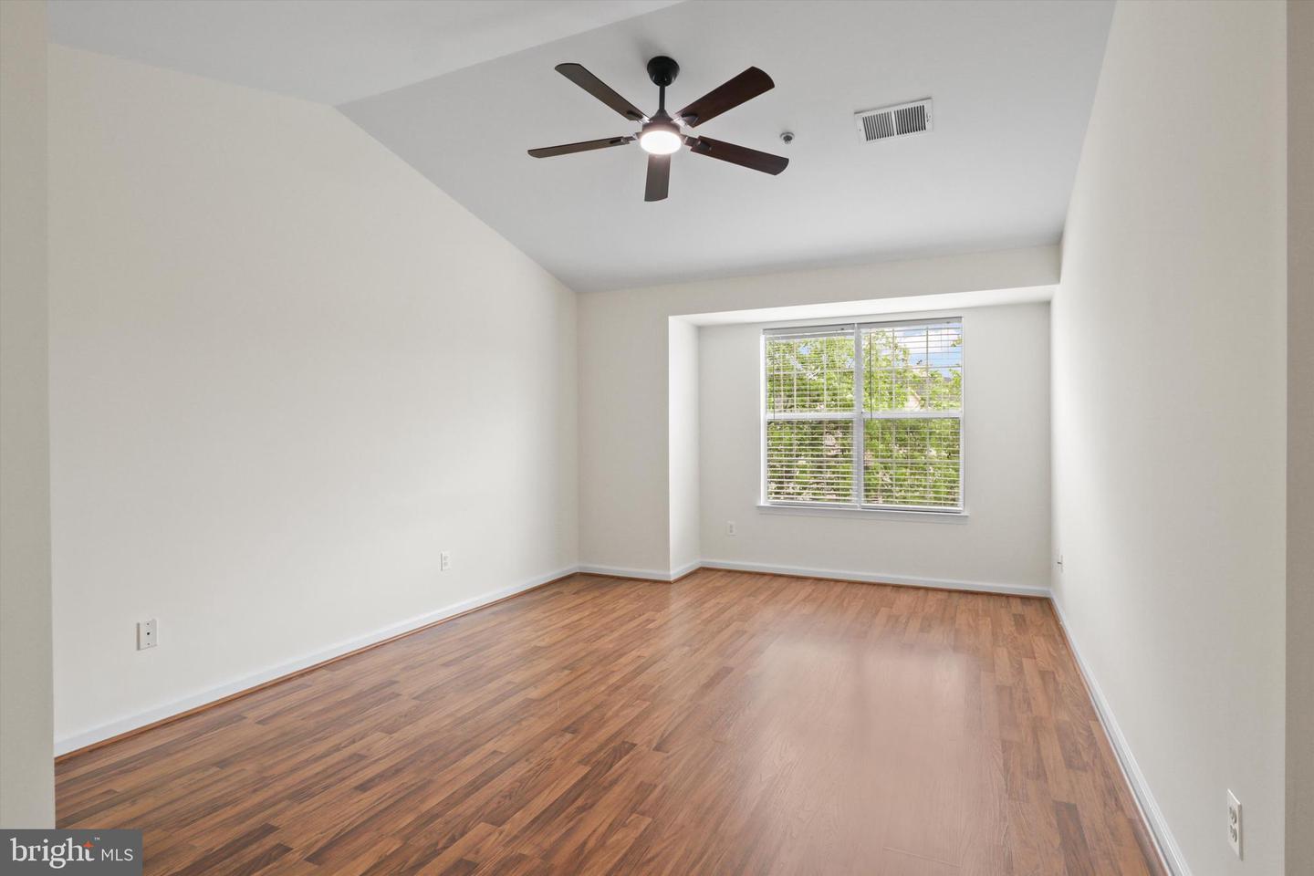 11014 KOMAN CIR #304, MANASSAS, Virginia 20109, 2 Bedrooms Bedrooms, ,2 BathroomsBathrooms,Residential,For sale,11014 KOMAN CIR #304,VAPW2093492 MLS # VAPW2093492