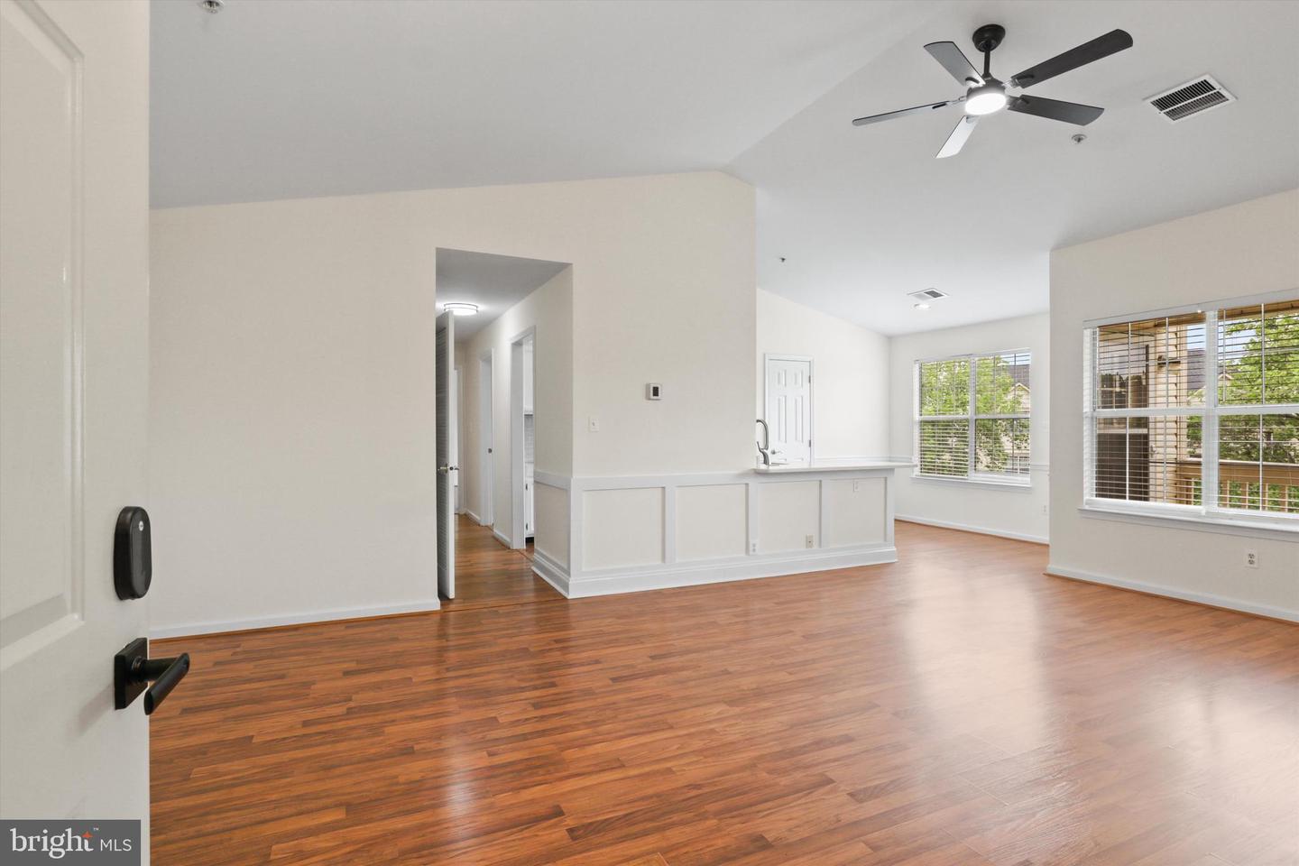 11014 KOMAN CIR #304, MANASSAS, Virginia 20109, 2 Bedrooms Bedrooms, ,2 BathroomsBathrooms,Residential,For sale,11014 KOMAN CIR #304,VAPW2093492 MLS # VAPW2093492
