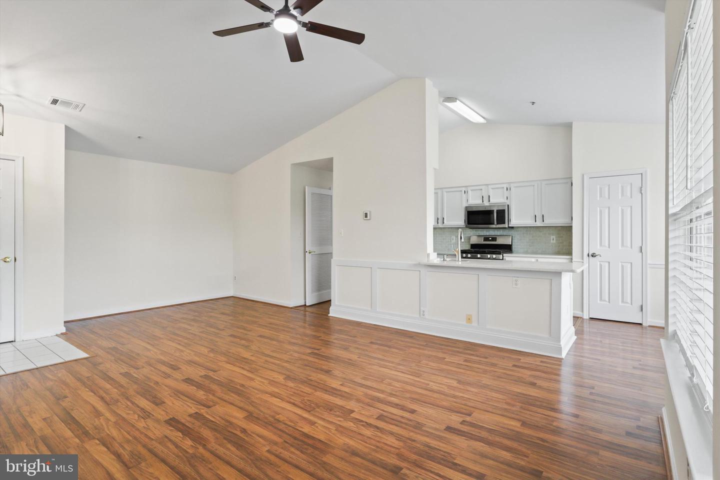 11014 KOMAN CIR #304, MANASSAS, Virginia 20109, 2 Bedrooms Bedrooms, ,2 BathroomsBathrooms,Residential,For sale,11014 KOMAN CIR #304,VAPW2093492 MLS # VAPW2093492