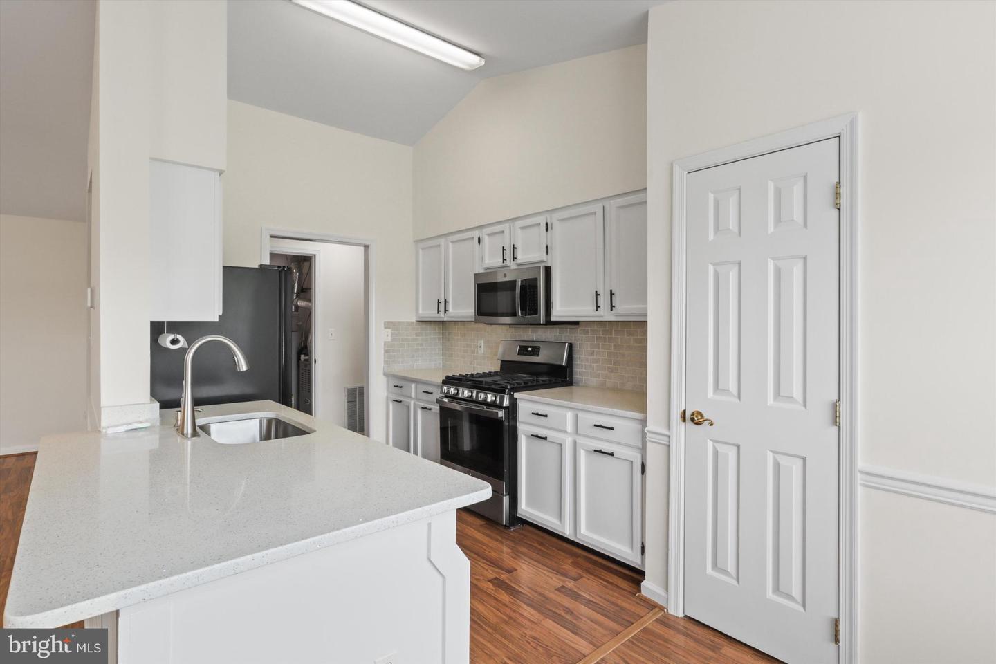 11014 KOMAN CIR #304, MANASSAS, Virginia 20109, 2 Bedrooms Bedrooms, ,2 BathroomsBathrooms,Residential,For sale,11014 KOMAN CIR #304,VAPW2093492 MLS # VAPW2093492