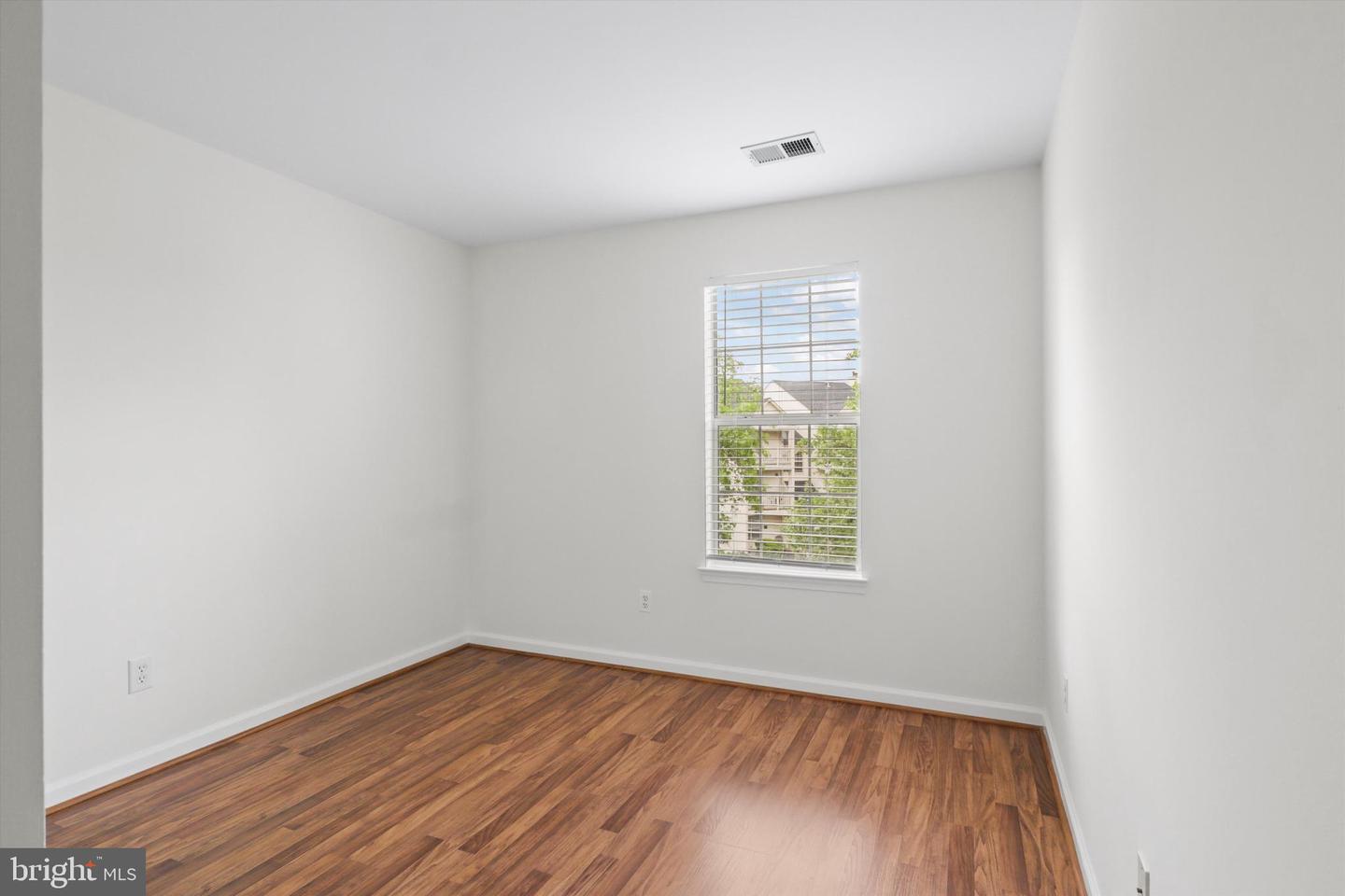 11014 KOMAN CIR #304, MANASSAS, Virginia 20109, 2 Bedrooms Bedrooms, ,2 BathroomsBathrooms,Residential,For sale,11014 KOMAN CIR #304,VAPW2093492 MLS # VAPW2093492