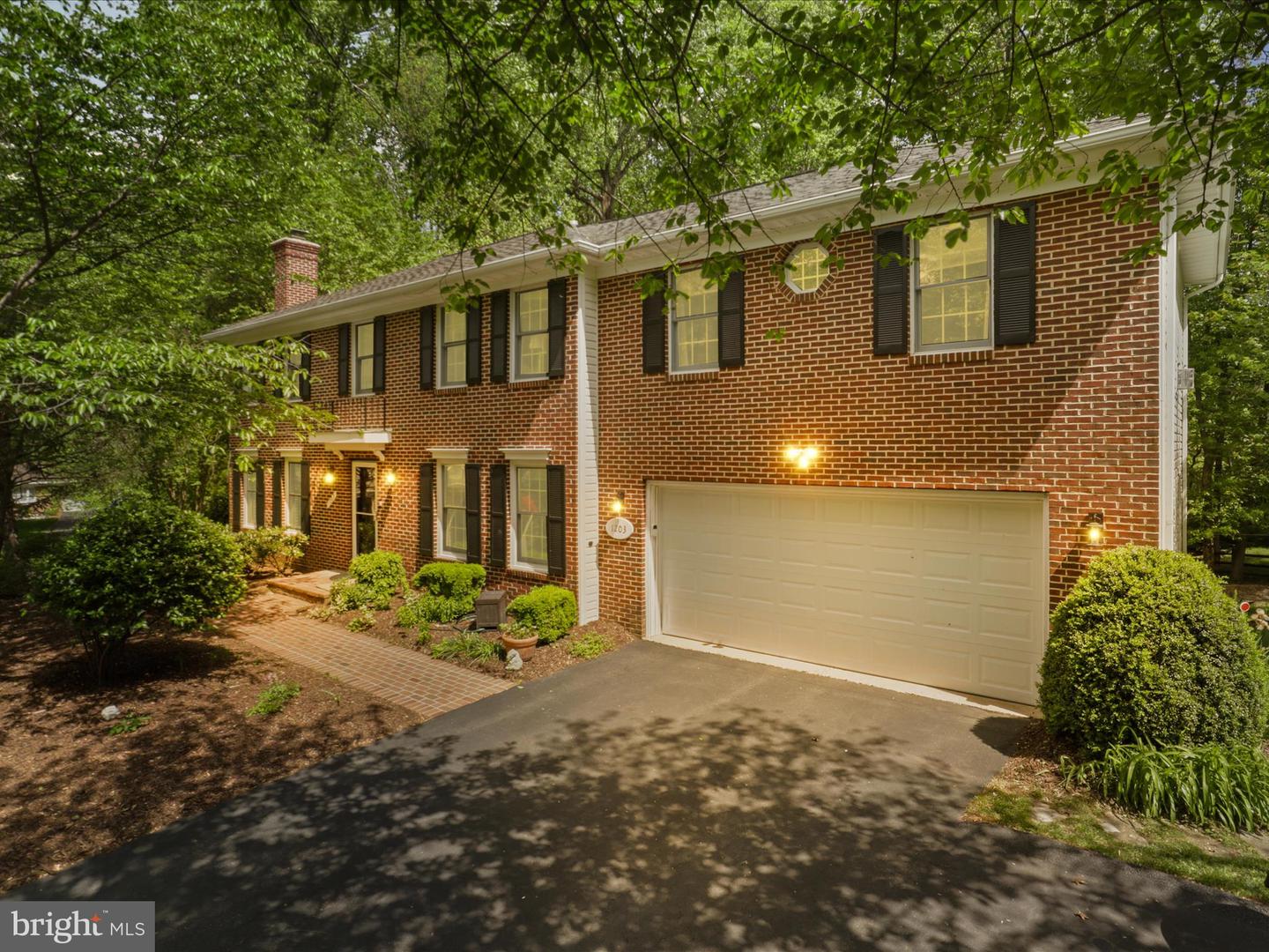1203 WIESMAN CT, GREAT FALLS, Virginia 22066, 5 Bedrooms Bedrooms, ,2 BathroomsBathrooms,Residential,For sale,1203 WIESMAN CT,VAFX2237592 MLS # VAFX2237592