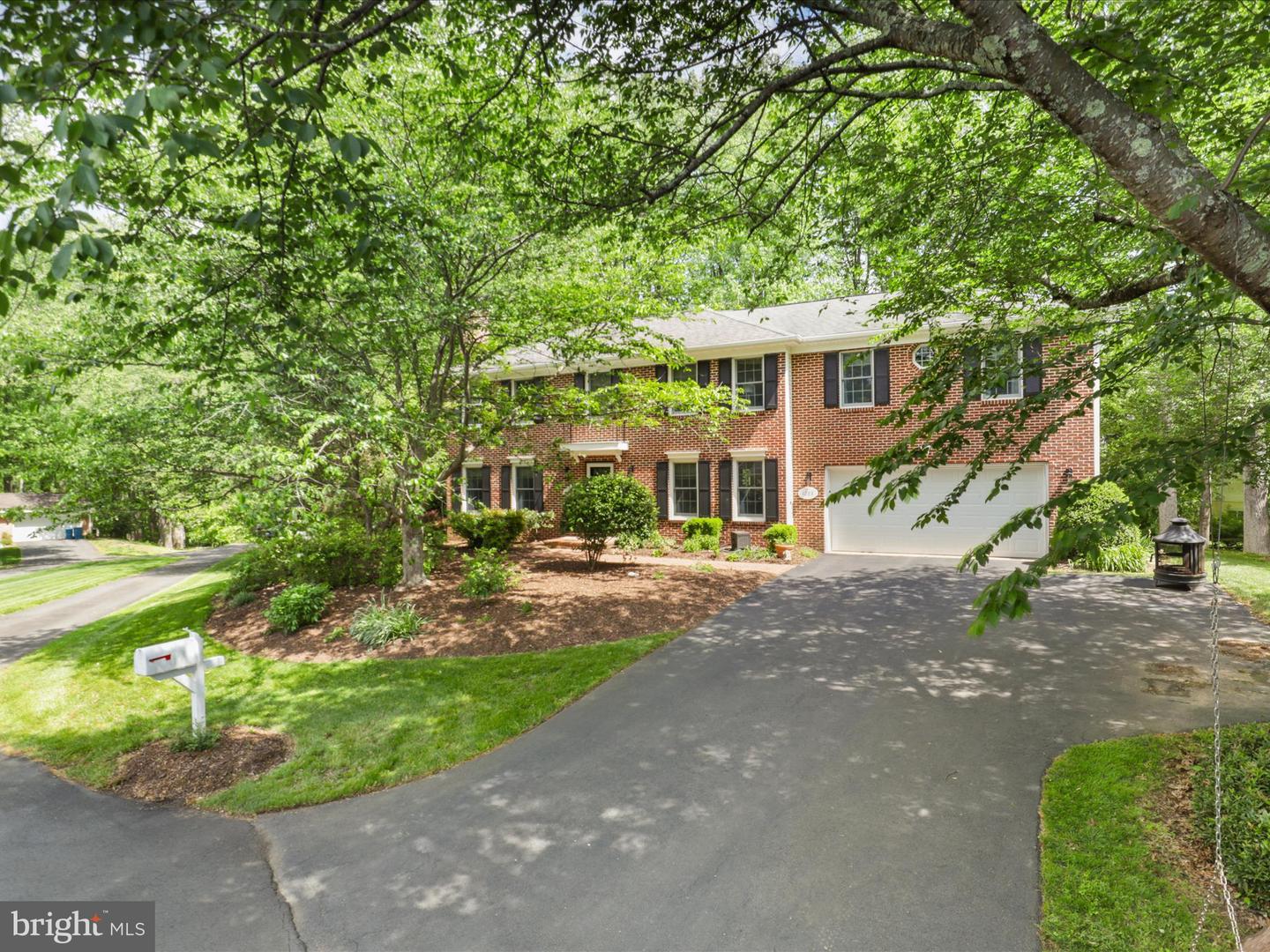 1203 WIESMAN CT, GREAT FALLS, Virginia 22066, 5 Bedrooms Bedrooms, ,2 BathroomsBathrooms,Residential,For sale,1203 WIESMAN CT,VAFX2237592 MLS # VAFX2237592