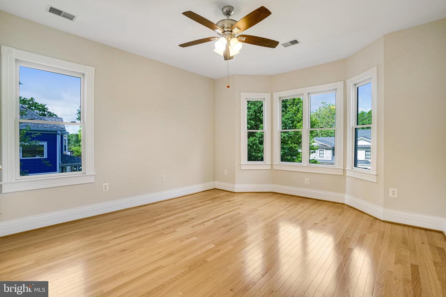 2317 CHESTNUT HILL AVE, FALLS CHURCH, Virginia 22043, 5 Bedrooms Bedrooms, ,4 BathroomsBathrooms,Residential,For sale,2317 CHESTNUT HILL AVE,VAFX2237940 MLS # VAFX2237940