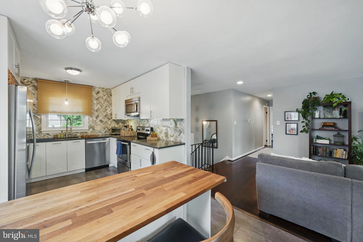 13003 STANDISH CT, WOODBRIDGE, Virginia 22192, 5 Bedrooms Bedrooms, ,2 BathroomsBathrooms,Residential,For sale,13003 STANDISH CT,VAPW2093672 MLS # VAPW2093672