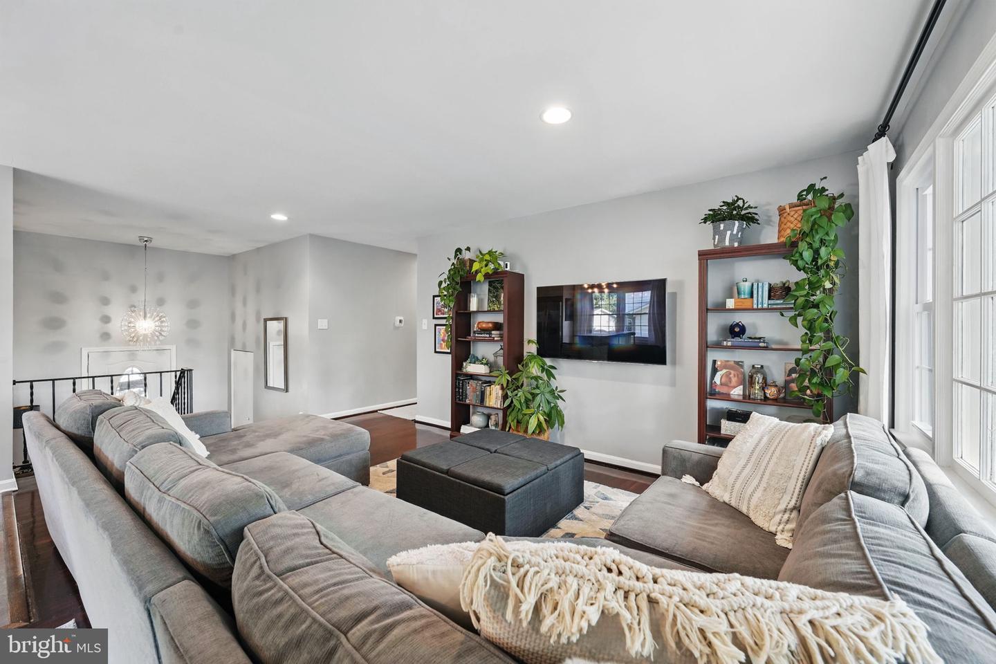 13003 STANDISH CT, WOODBRIDGE, Virginia 22192, 5 Bedrooms Bedrooms, ,2 BathroomsBathrooms,Residential,For sale,13003 STANDISH CT,VAPW2093672 MLS # VAPW2093672